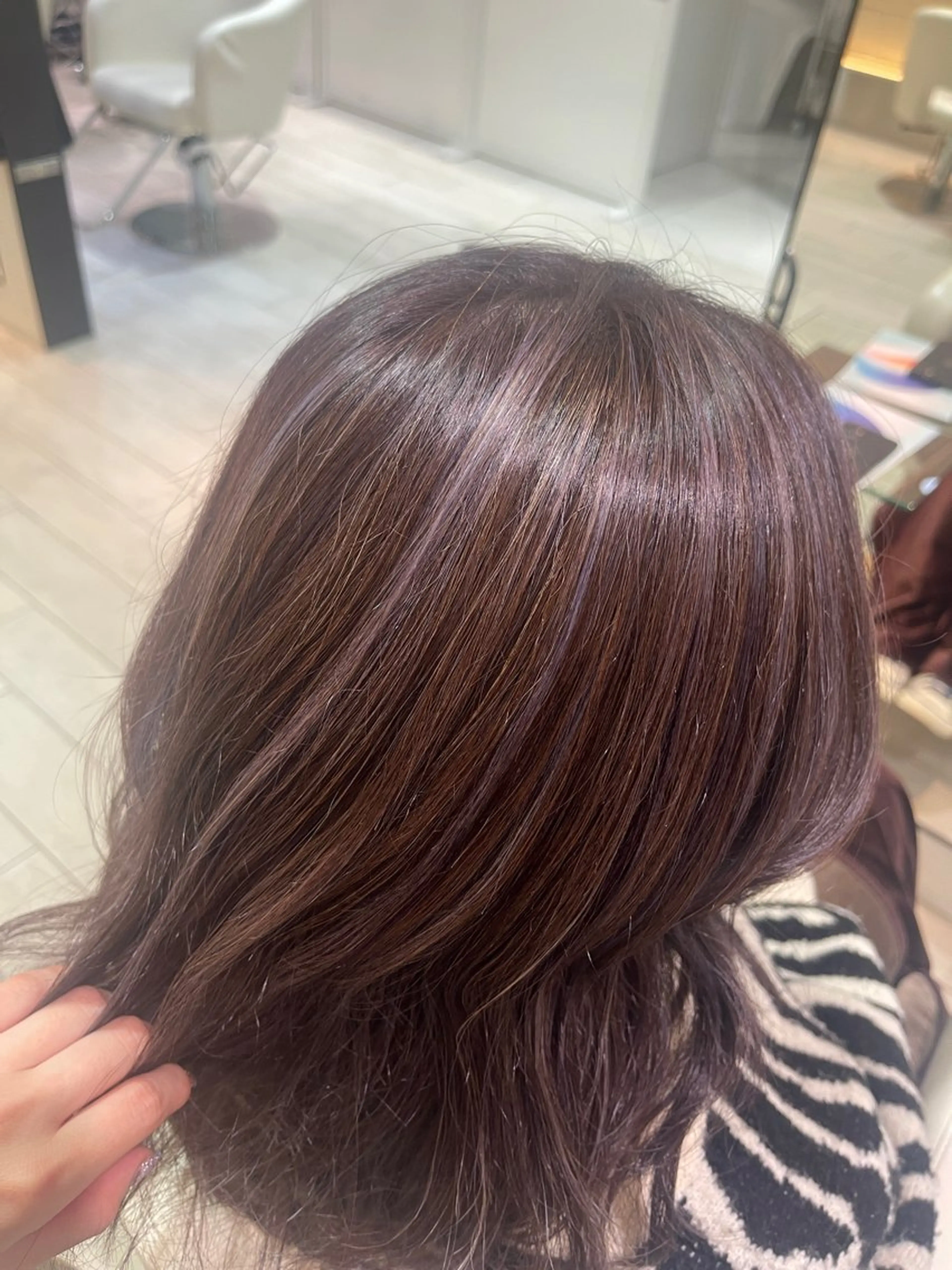 セミロング カラー ハイライトカラー シルバー ハイライト ヘアカラー トリートメント air-GINZA所属・艶カラー/髪質改善 園田萌華のヘアスタイル