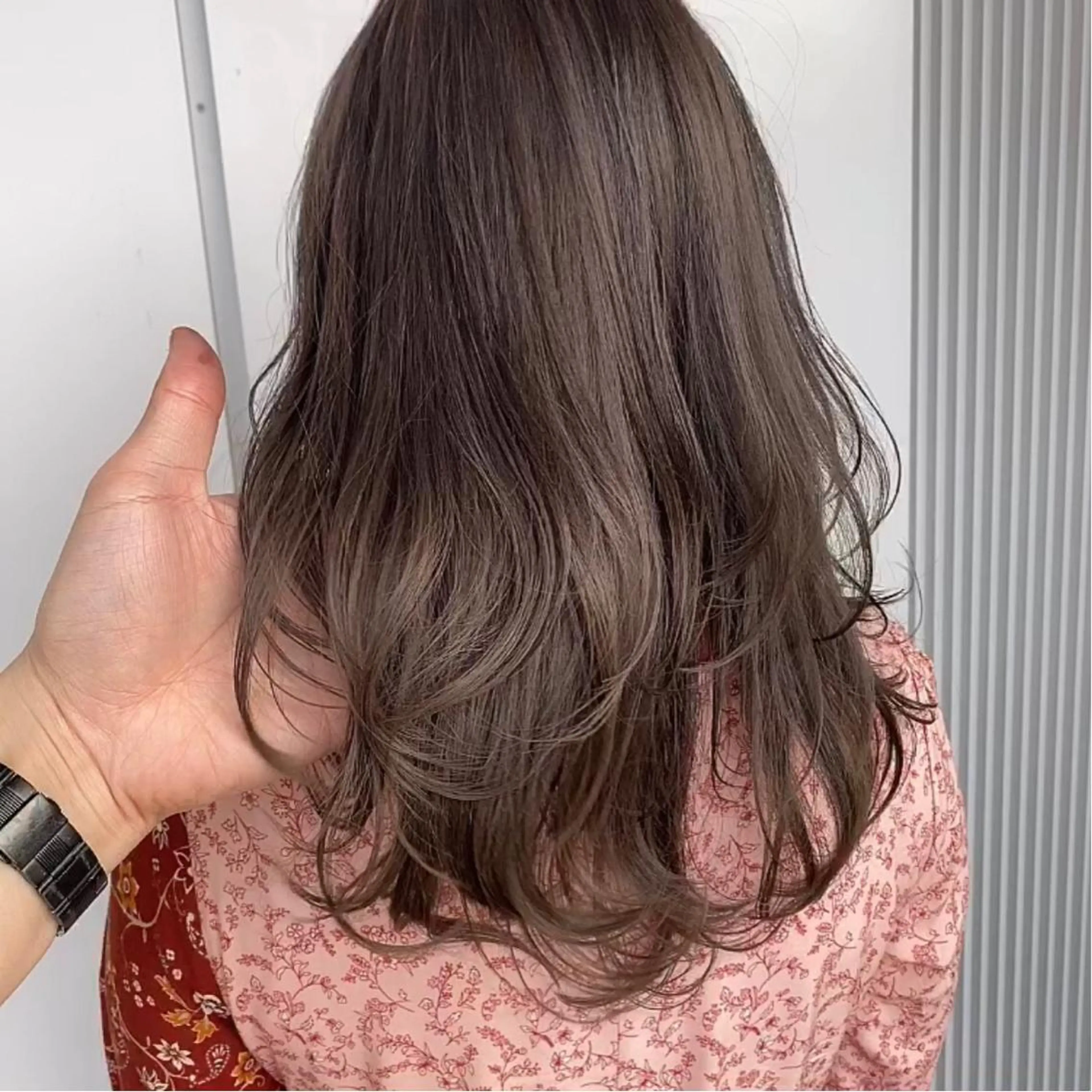 ロング ラベンダーベージュ 伸ばしかけ レイヤーカット 日本一丁寧なカット/ 小林輝🍀︎のヘアスタイル