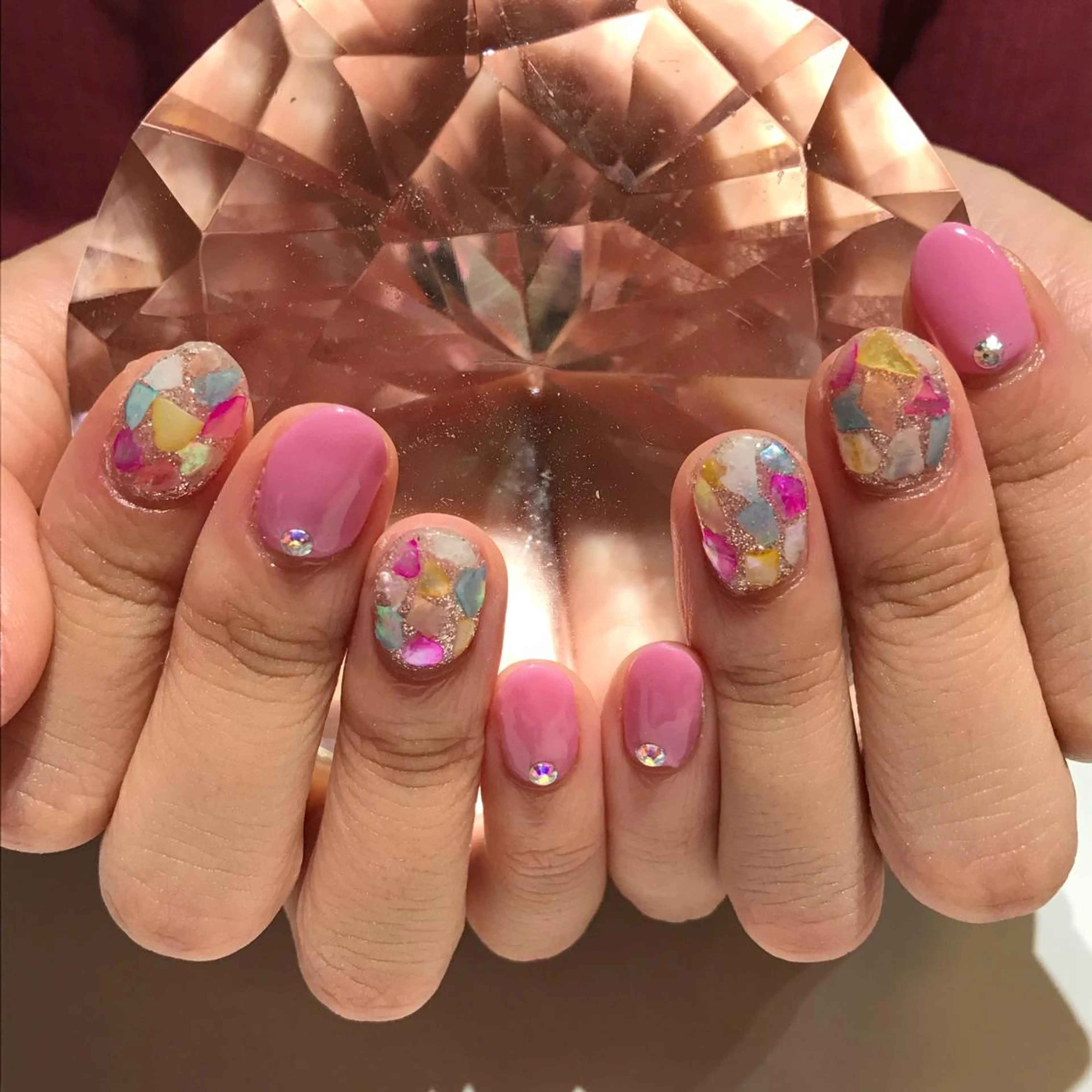 ネイル ジェルネイル ストーンネイル YUN 💅のネイルデザイン