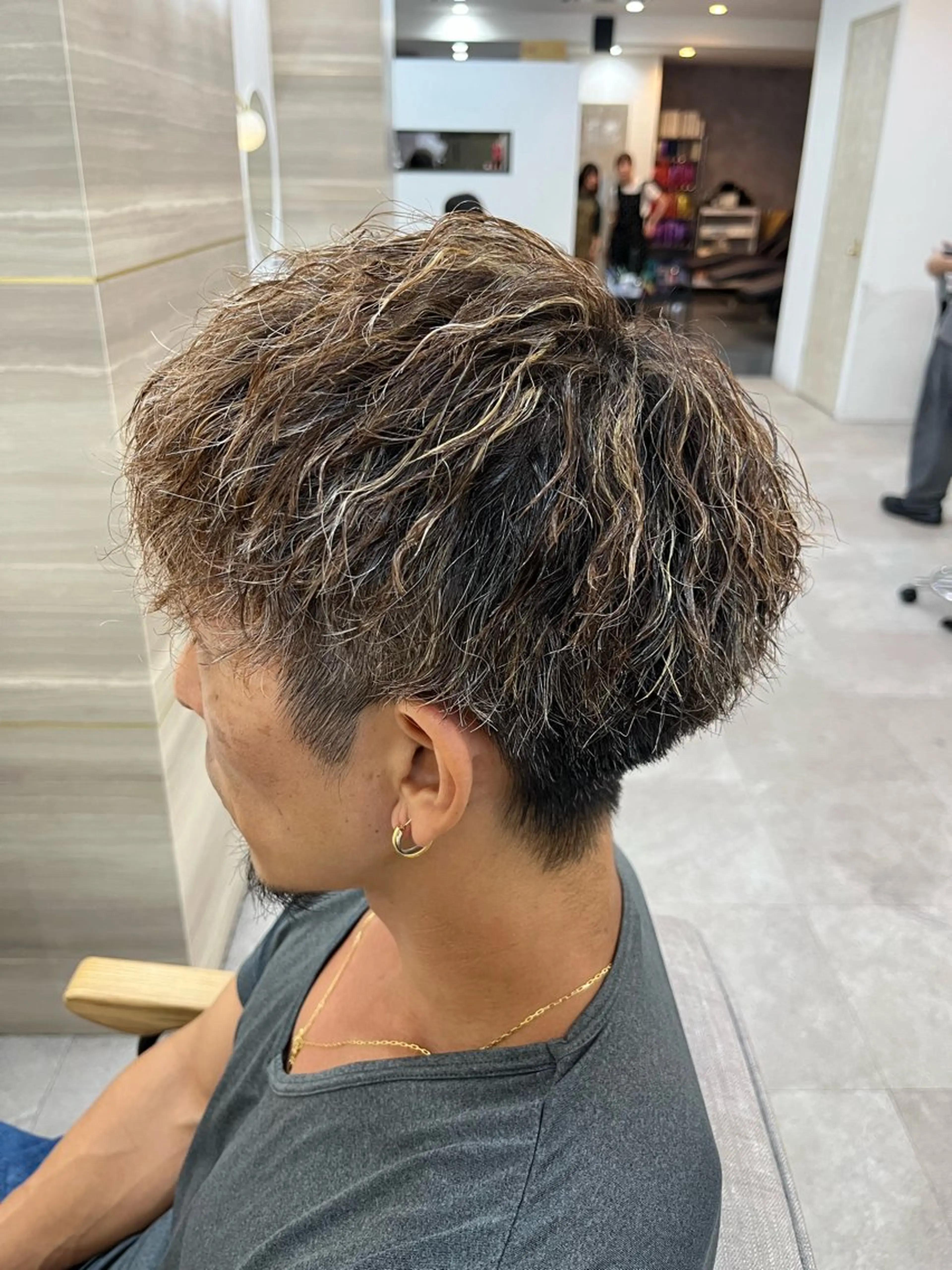 ショート カラー パーマ メンズ メンズメッシュ メンズパーマ メンズツイストパーマ メッシュ ツイストパーマ カット ヘアカラー 🦋Yui🦋透明感 /艶カラーのヘアスタイル