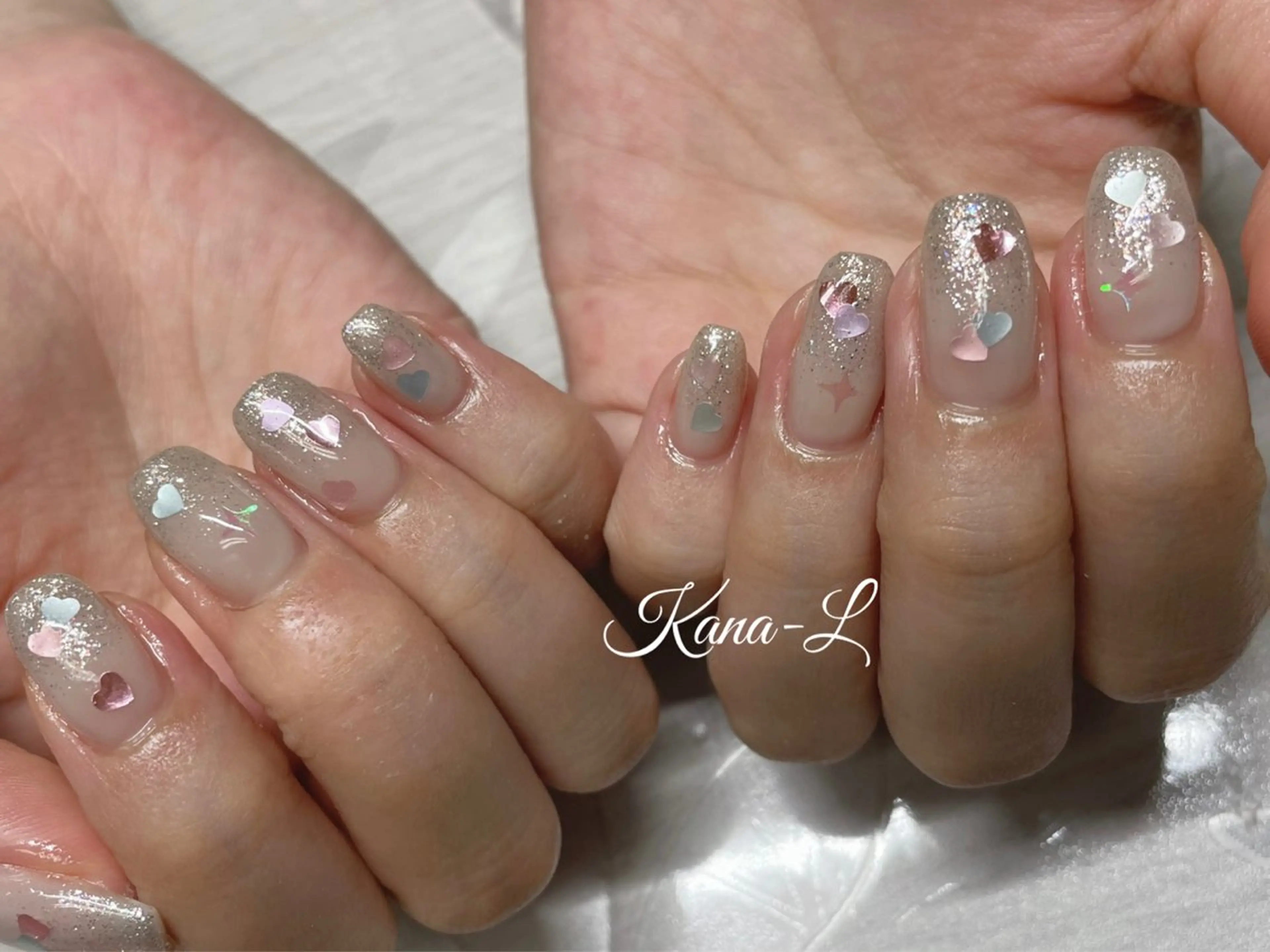ネイル ジェルネイル グラデーション ハート ラメ(グリッター) ラメグラデーション 芦辺 香奈のネイルデザイン