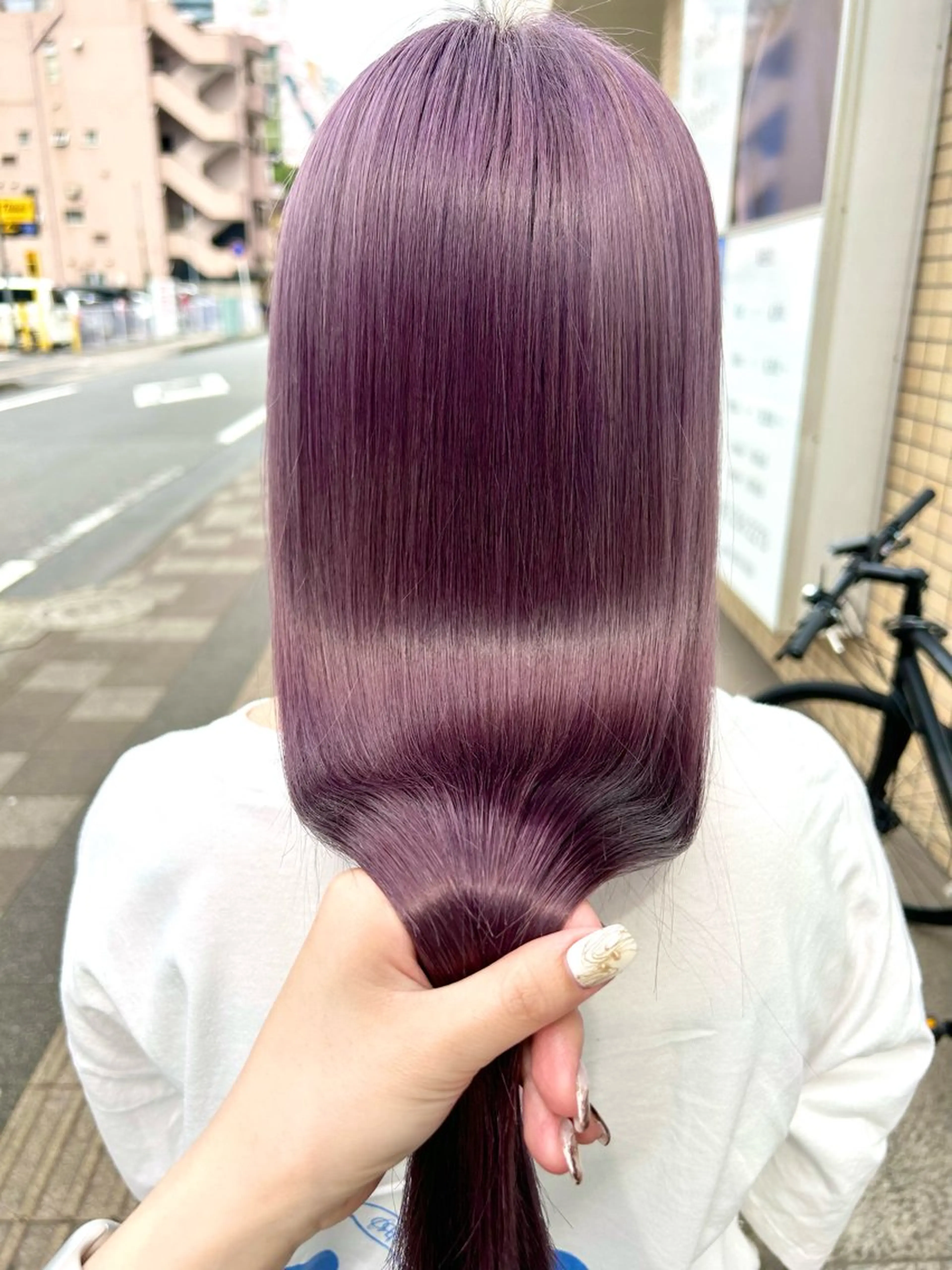 ロング W所属・小林 朋花のヘアスタイル