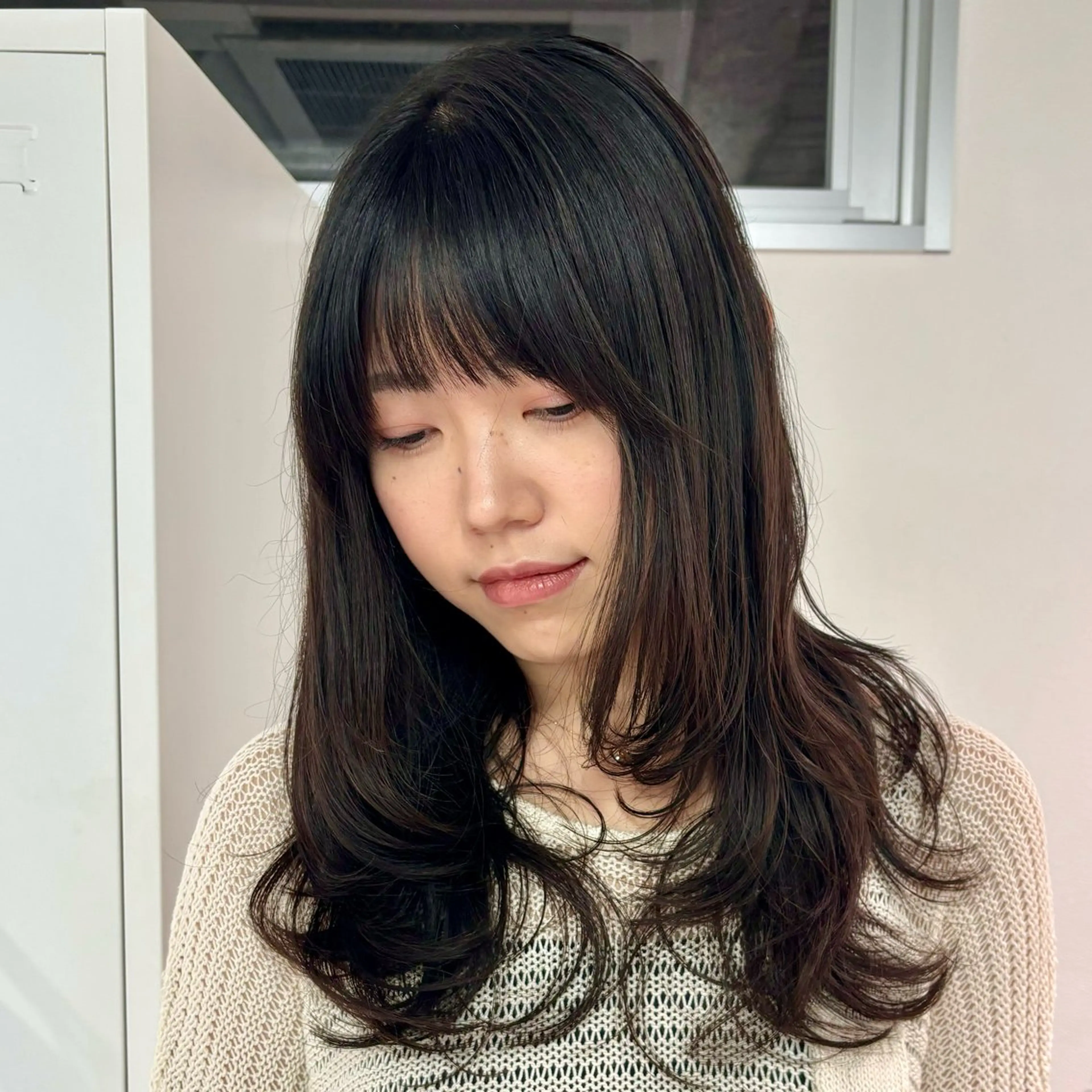 セミロング レイヤーカット ヘアカラー トリートメント ネヅ カオルのヘアスタイル
