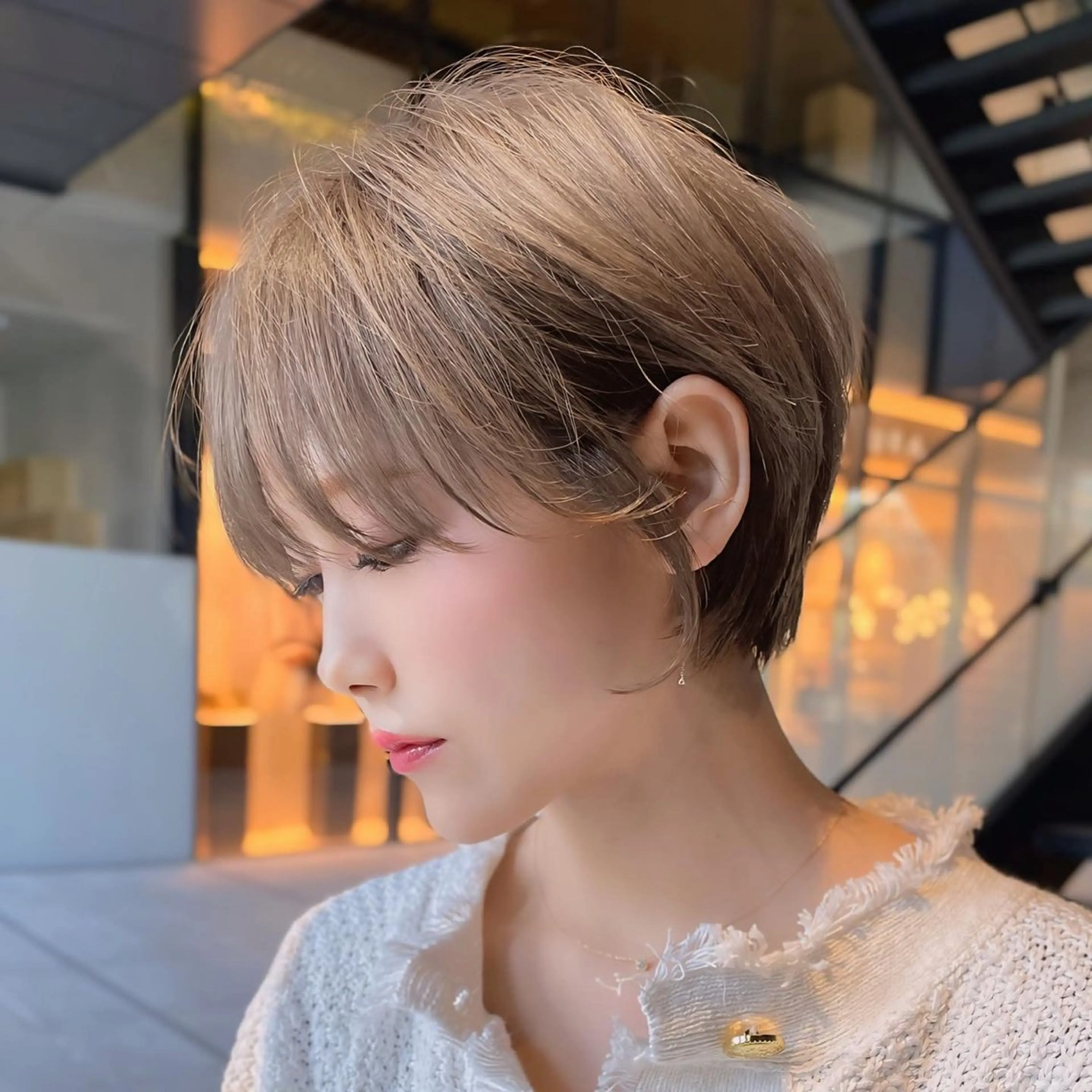 ショート カラー 💛ブリーチ&カット LEON🩶のヘアスタイル