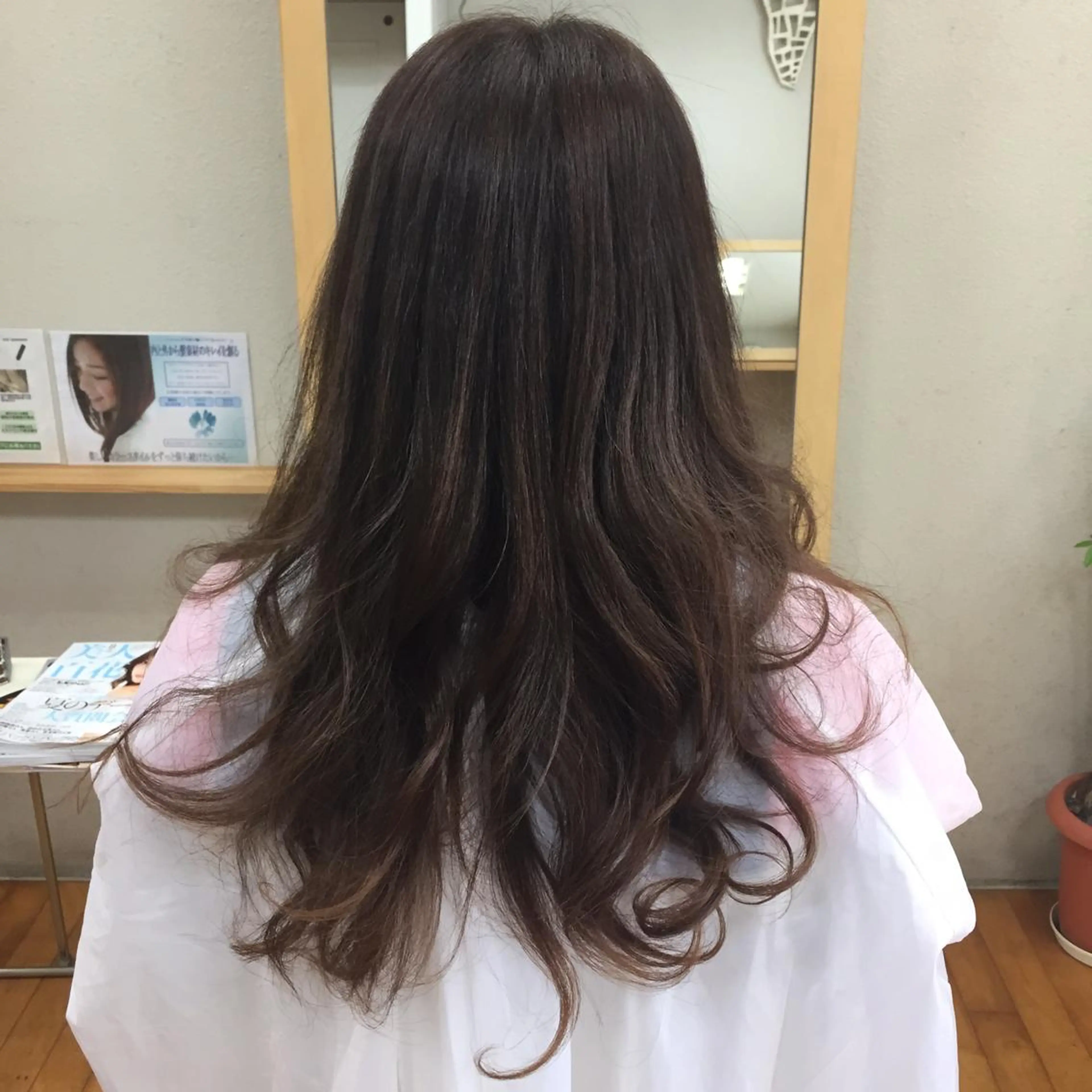 セミロング カット ヘアカラー トリートメント 香川 裕基のヘアスタイル