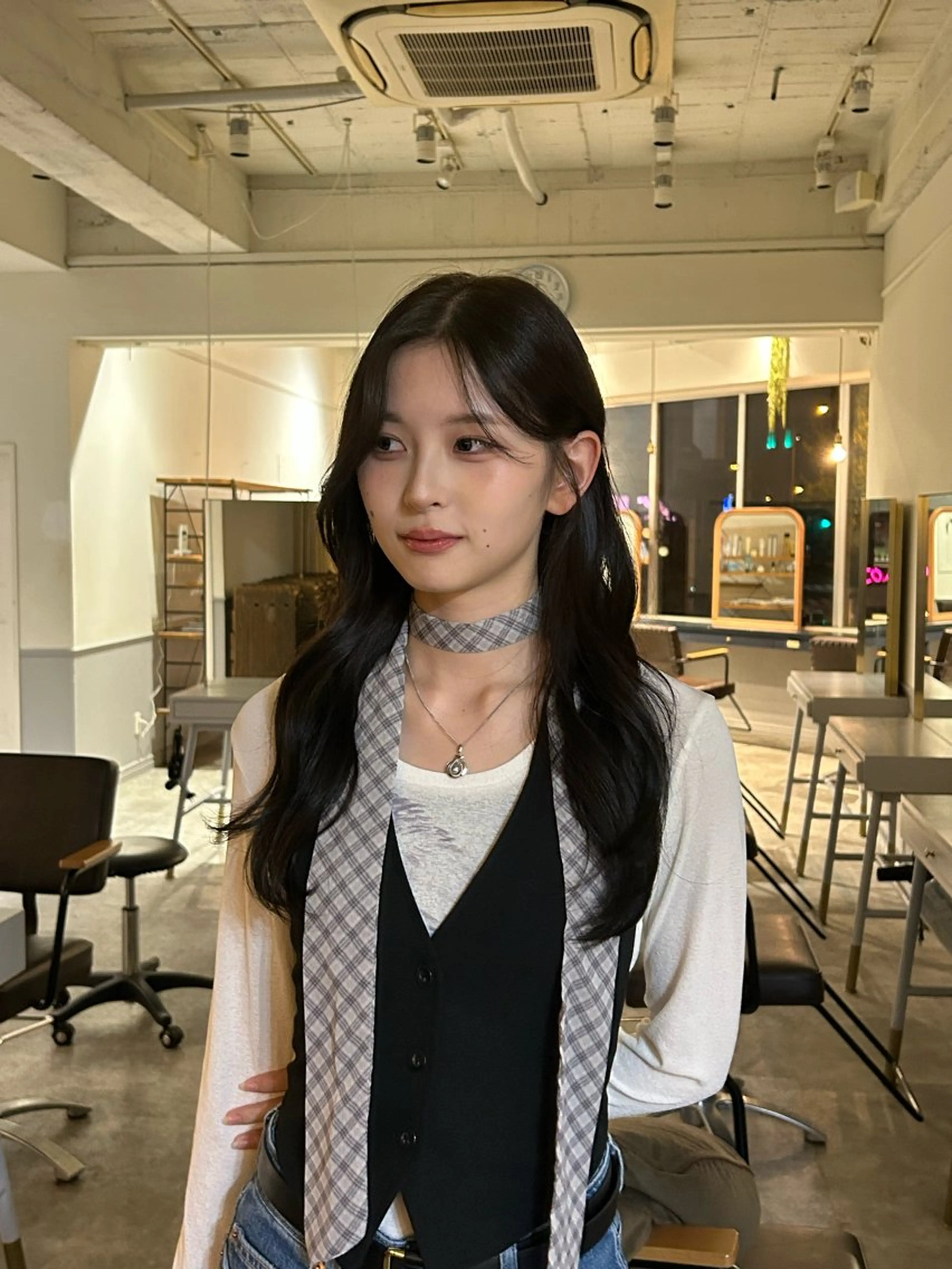 ロング カラー 透明感カラー オリーブカラー siki akariのヘアスタイル