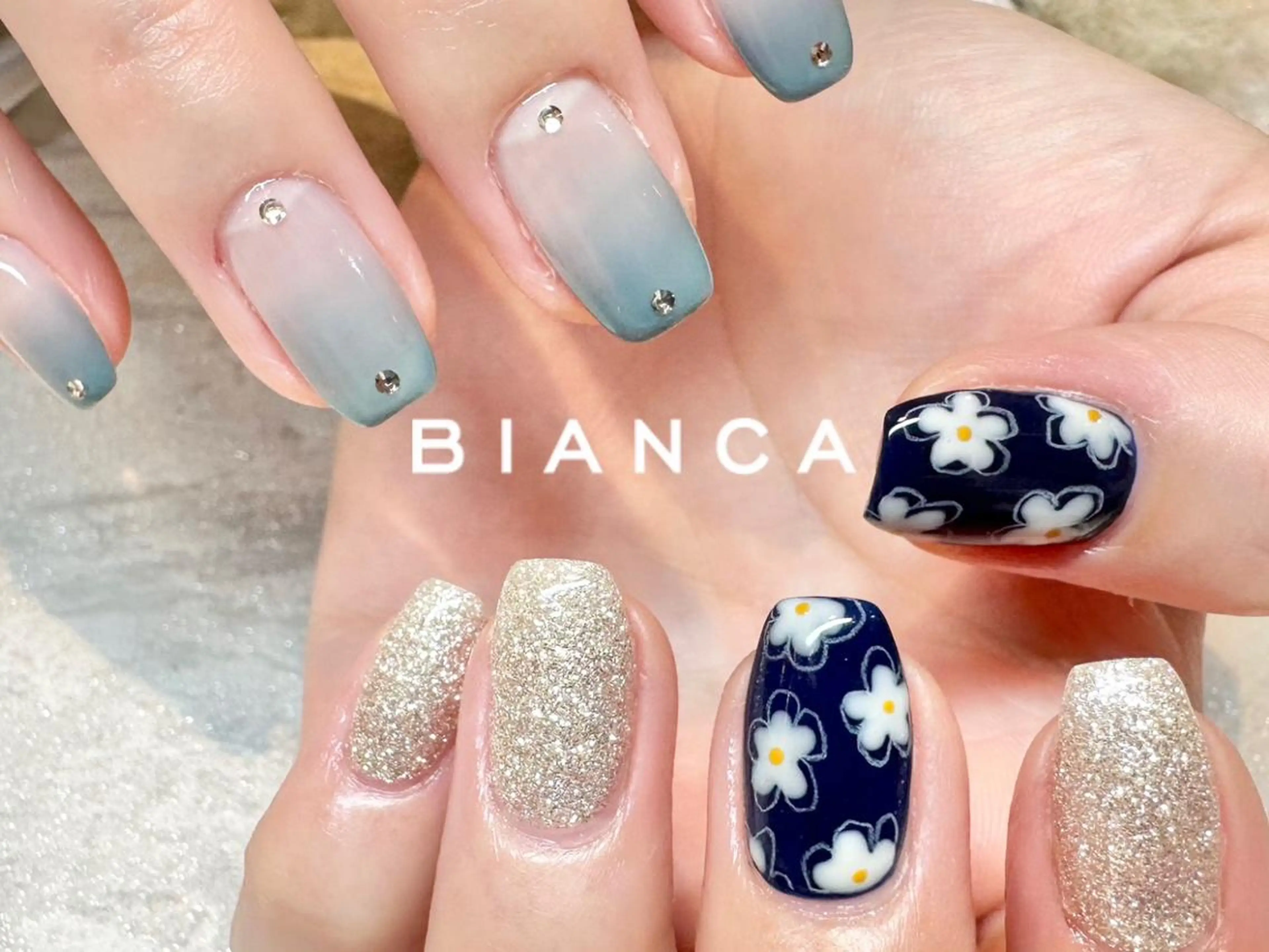 ネイル フラワーネイル ネイビー ハンドネイル 痛ネイル🩶推し活 🤍店長sagawaのネイルデザイン