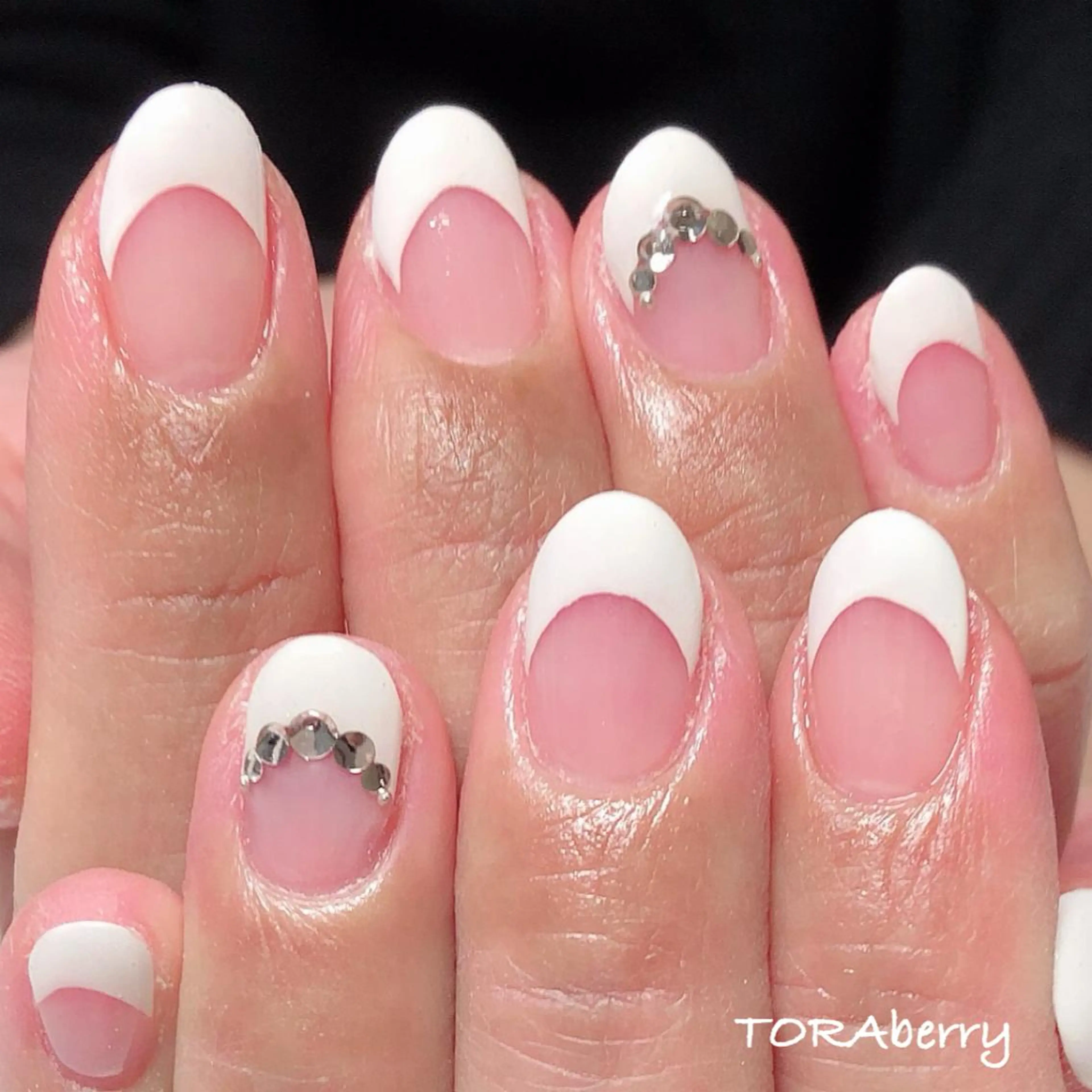 ネイル フレンチネイル ハンドネイル ネイリスト なつみのネイルデザイン