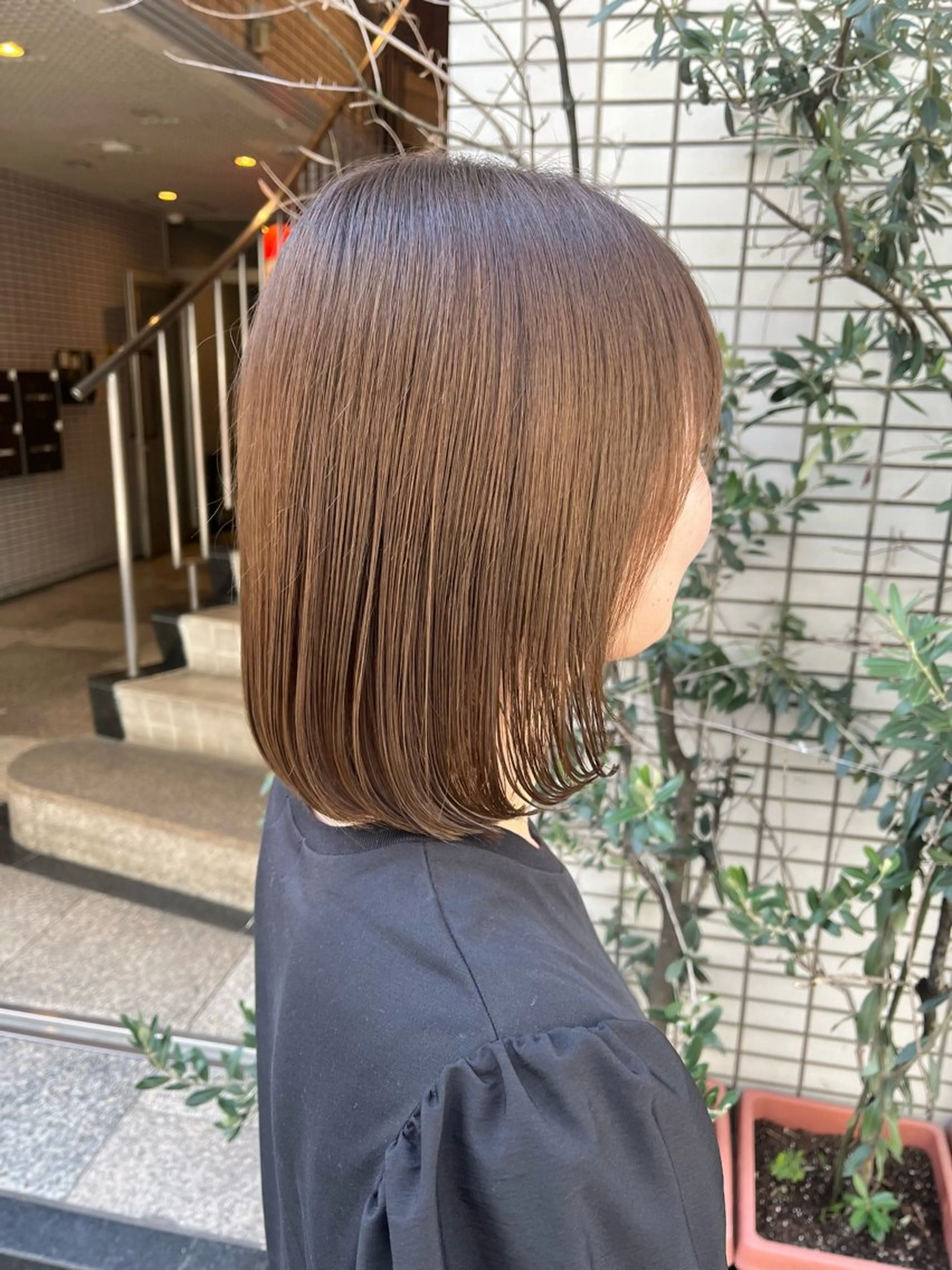 ミディアム カラー ベージュカラー ブリーチ 透明感カラー ブリーチなしカラー オリーブベージュ カット ヘアカラー トリートメント ベージュ／ボブ ／ストレートのヘアスタイル