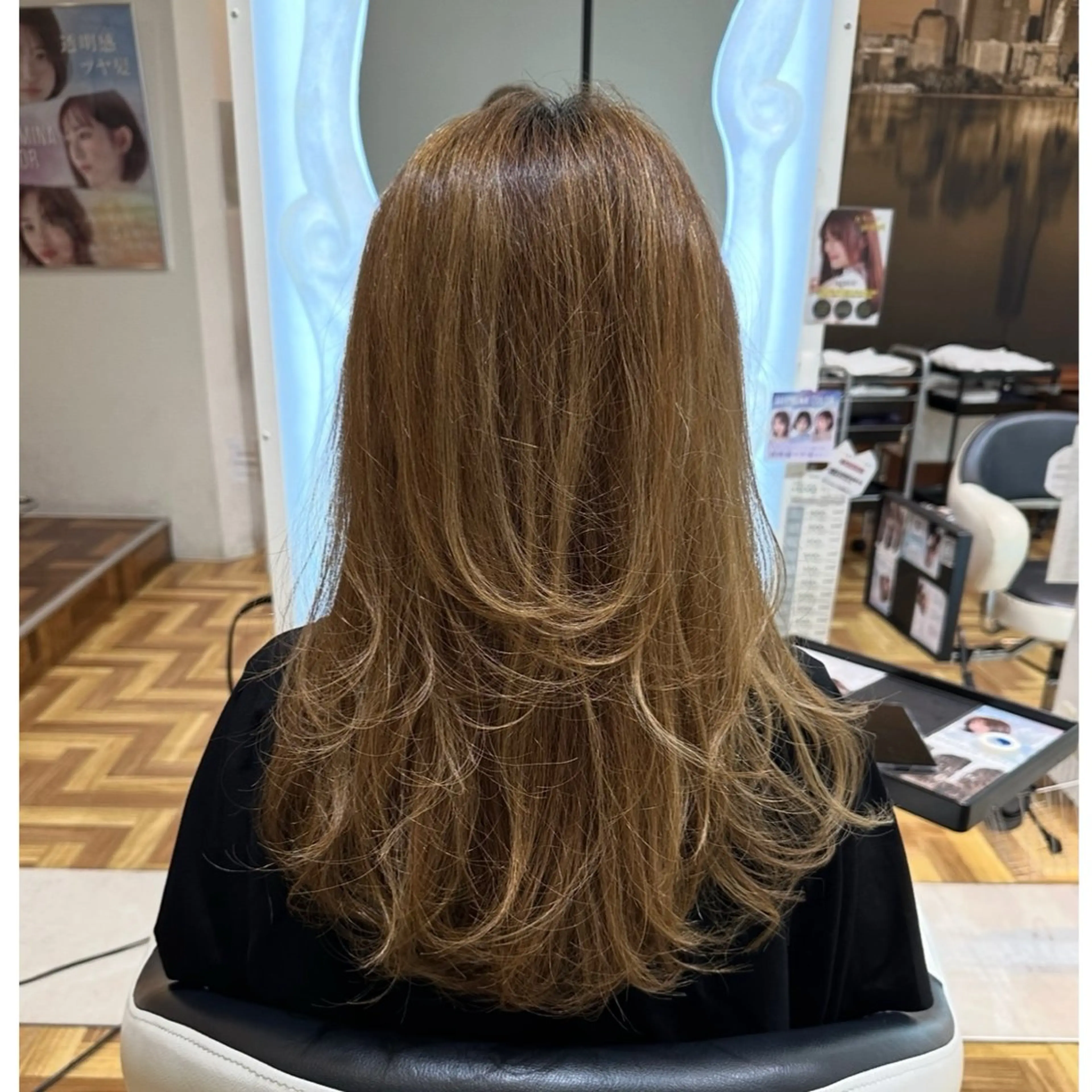 ロング ハイライト レイヤーカット ヘアカラー トリートメント 金沢 広美のヘアスタイル