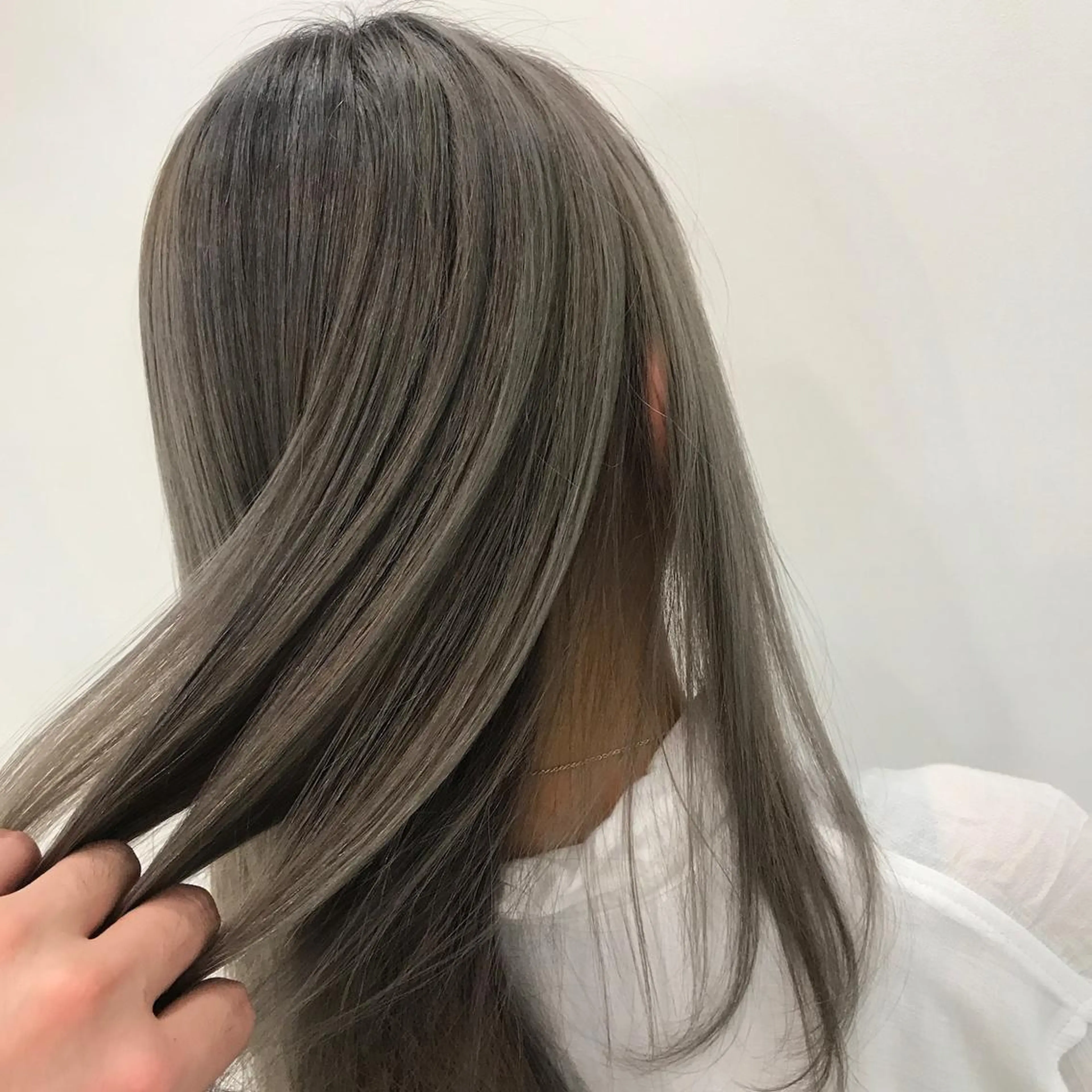 セミロング カラー アクアカラー グレージュ ハイトーンカラー ミルクティーグレージュ 髪質改善 ヘアカラー トリートメント ヘアセット LAS 代表 ナガカワ コウヘイのヘアスタイル