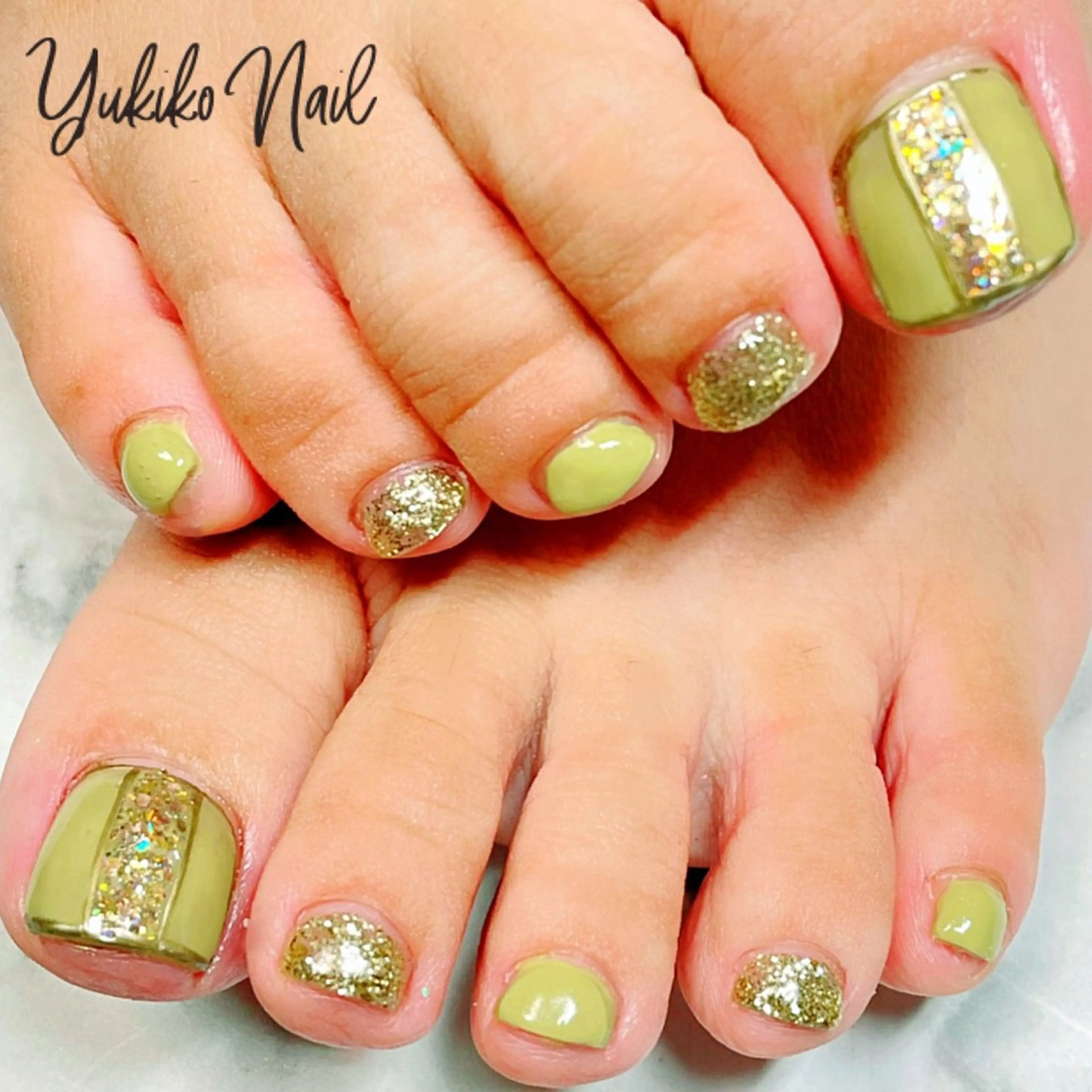 ネイル アートネイル フットネイル ゴールド キラキラネイル ピスタチオネイル ユキコ ネイルのネイルデザイン