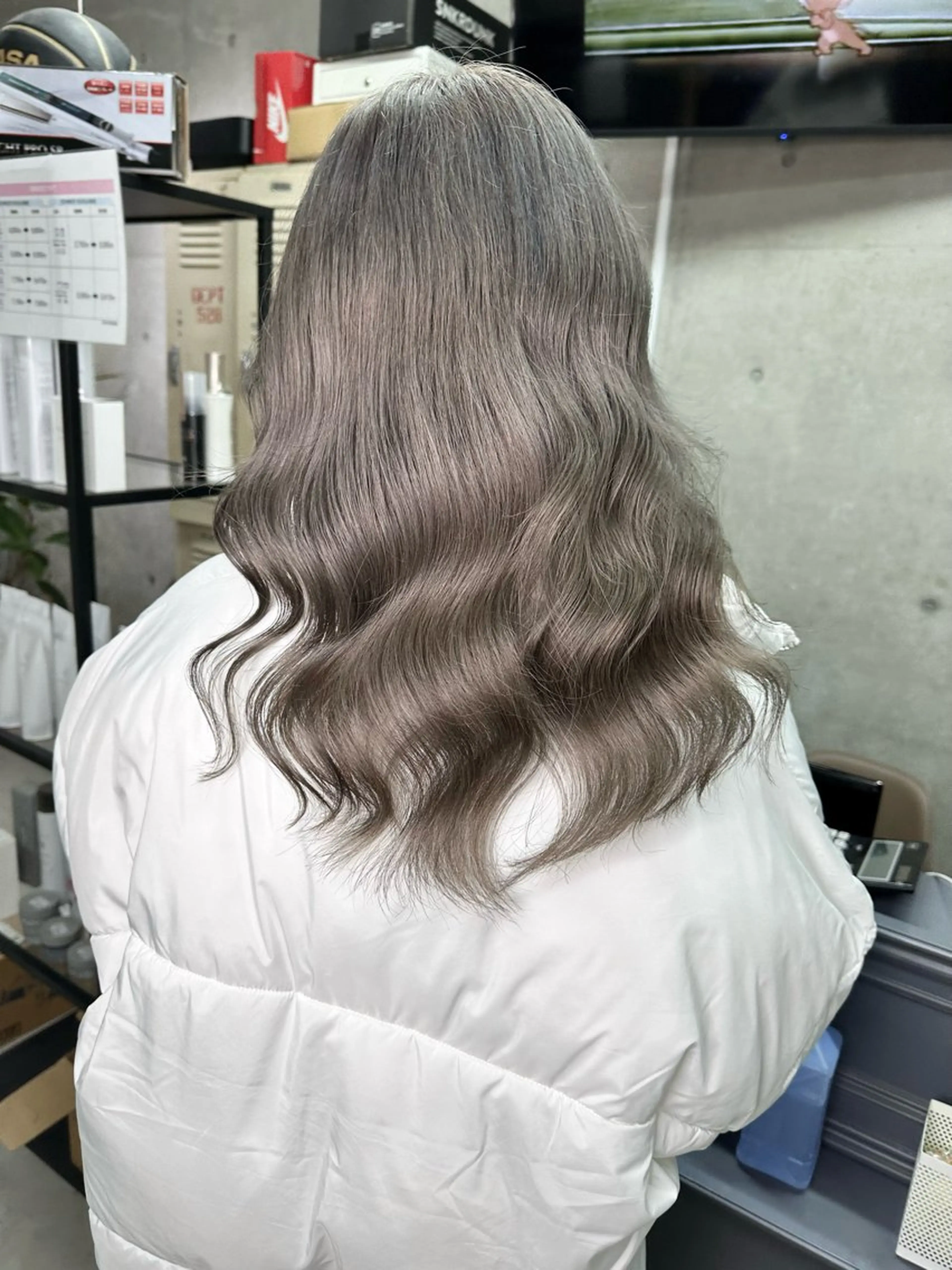セミロング カラー ブリーチ シルバー カット ヘアカラー トリートメント 名古屋のピンク好き かずくん🦩のヘアスタイル