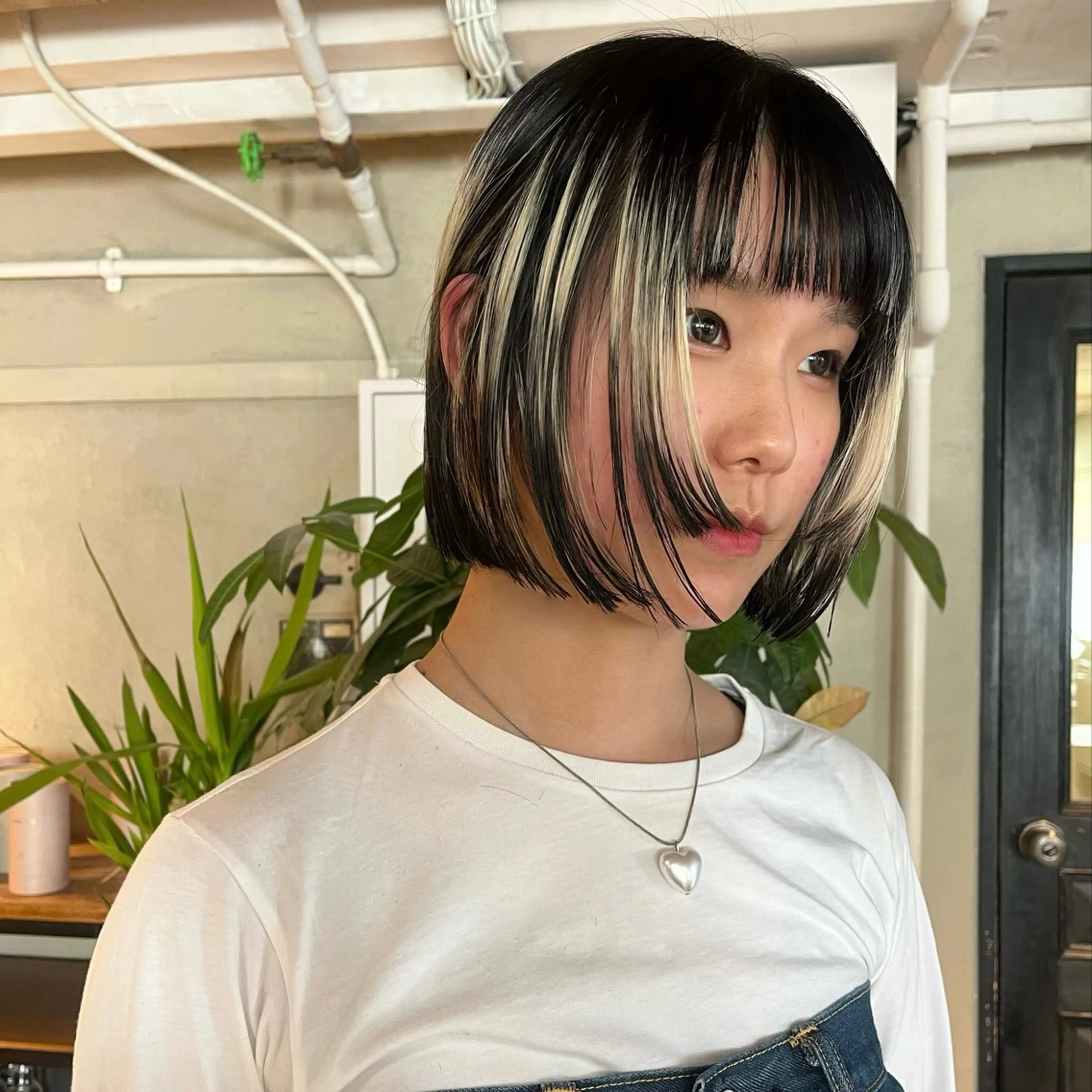 ショート カラー カット ヘアカラー トリートメント ヘアセット ボブハイトーン🦖 デザインMAMIのヘアスタイル