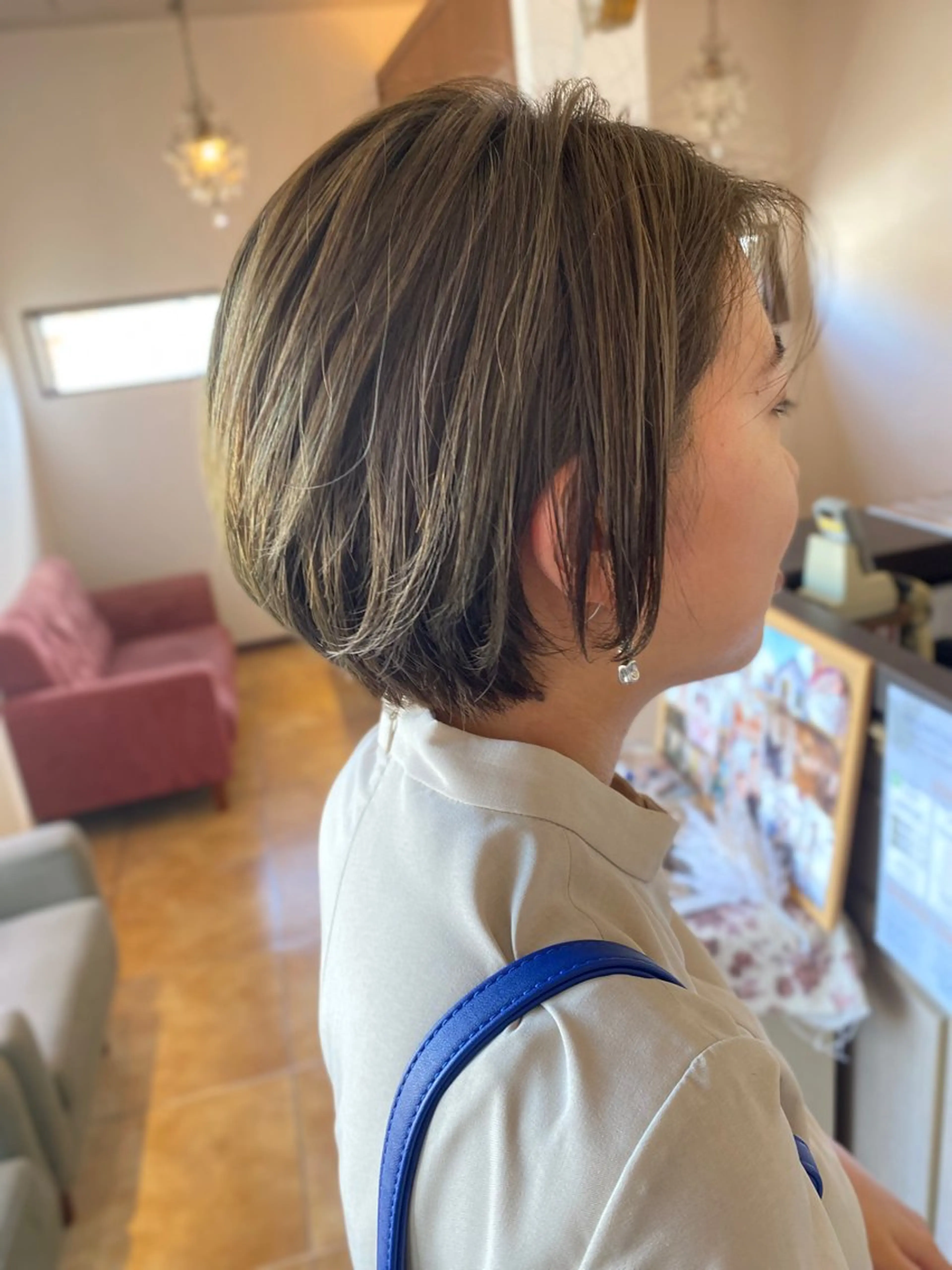 ショート カラー ベージュカラー オリーブベージュ 権 燦易のヘアスタイル
