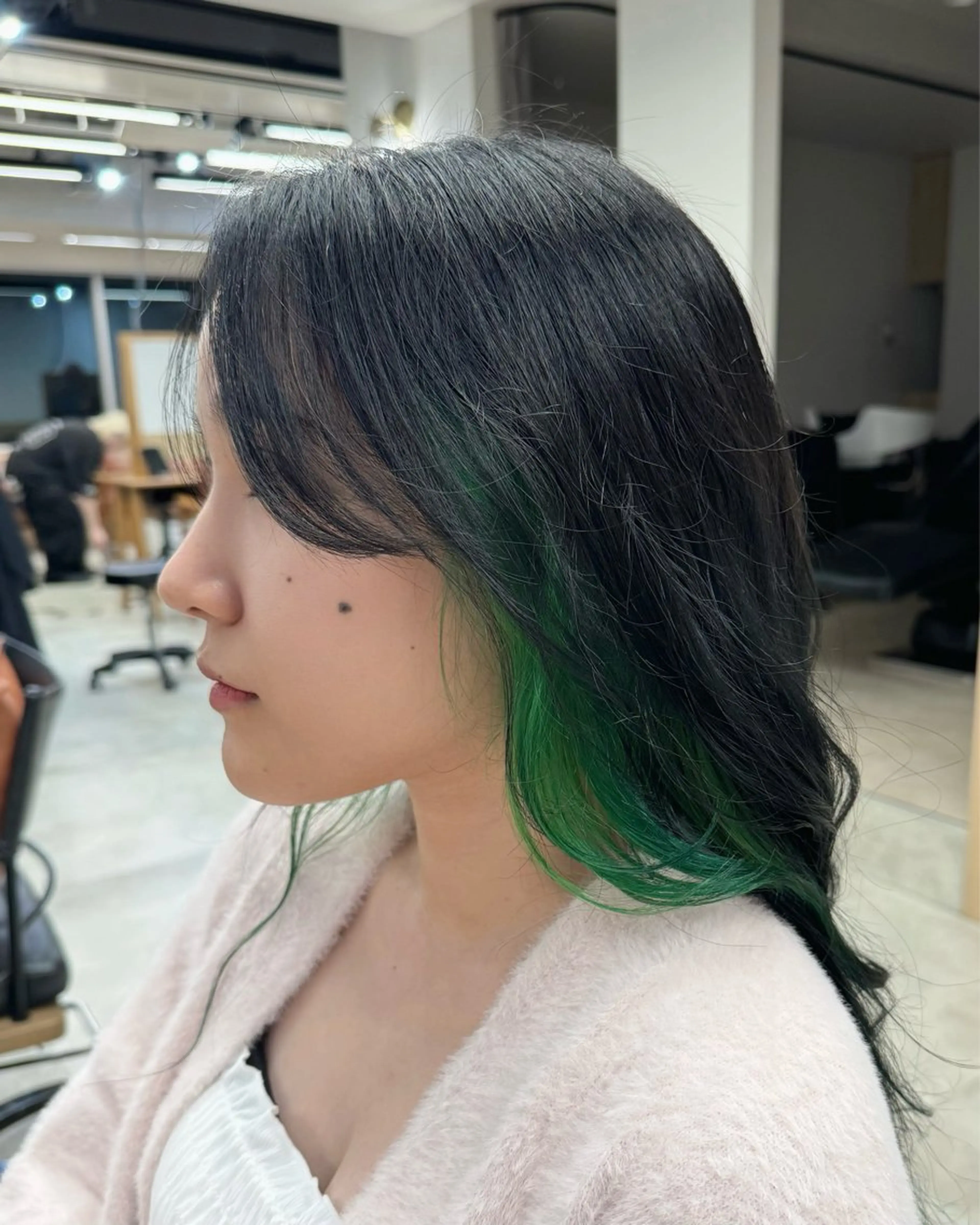 セミロング カラー ブルーカラー インナーカラー ピンクカラー パープルカラー ヘアカラー トリートメント 銀座/インナーカラー /ハイライト/せいぎのヘアスタイル