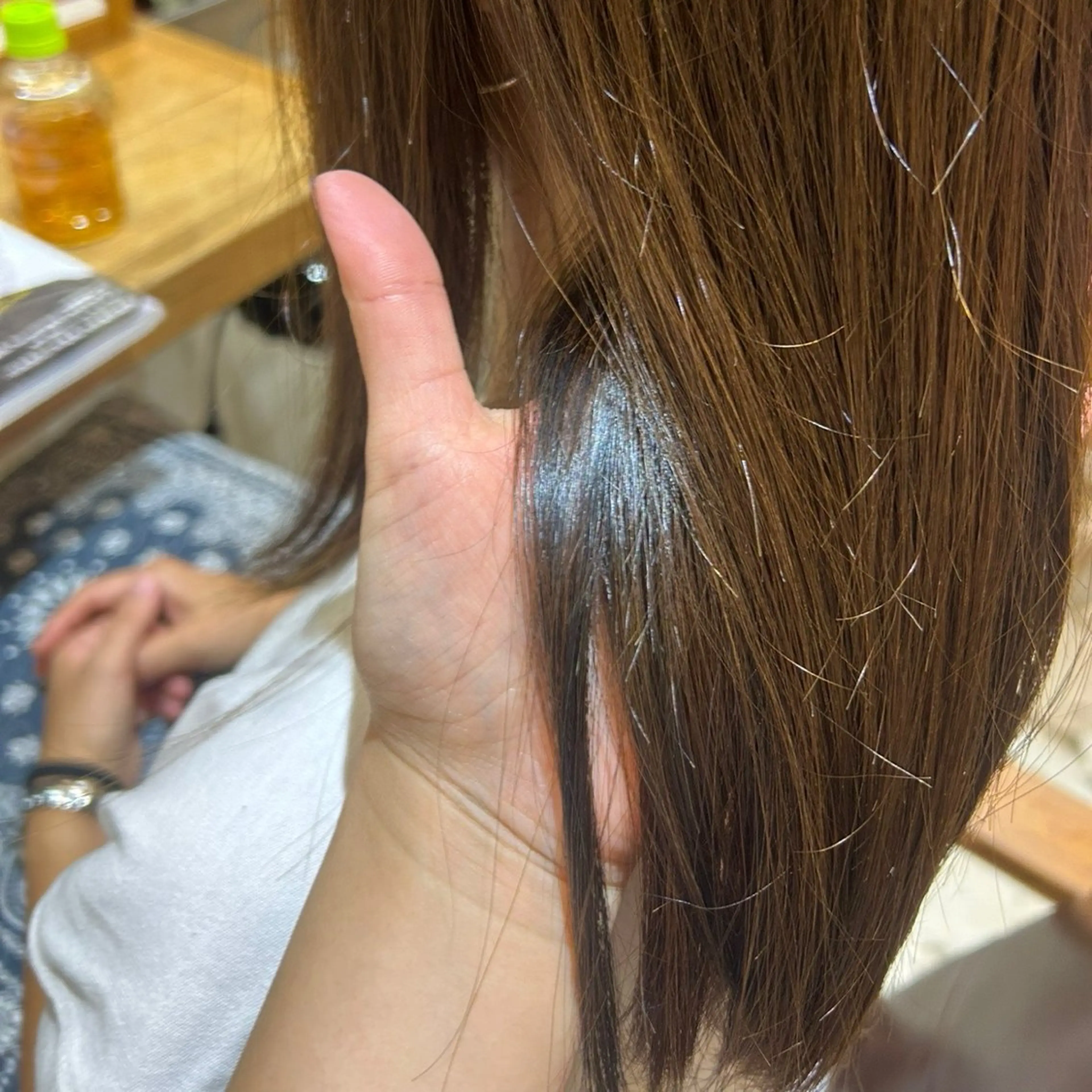 カラー ヘアカラー トリートメント 若狭 彩花のヘアスタイル