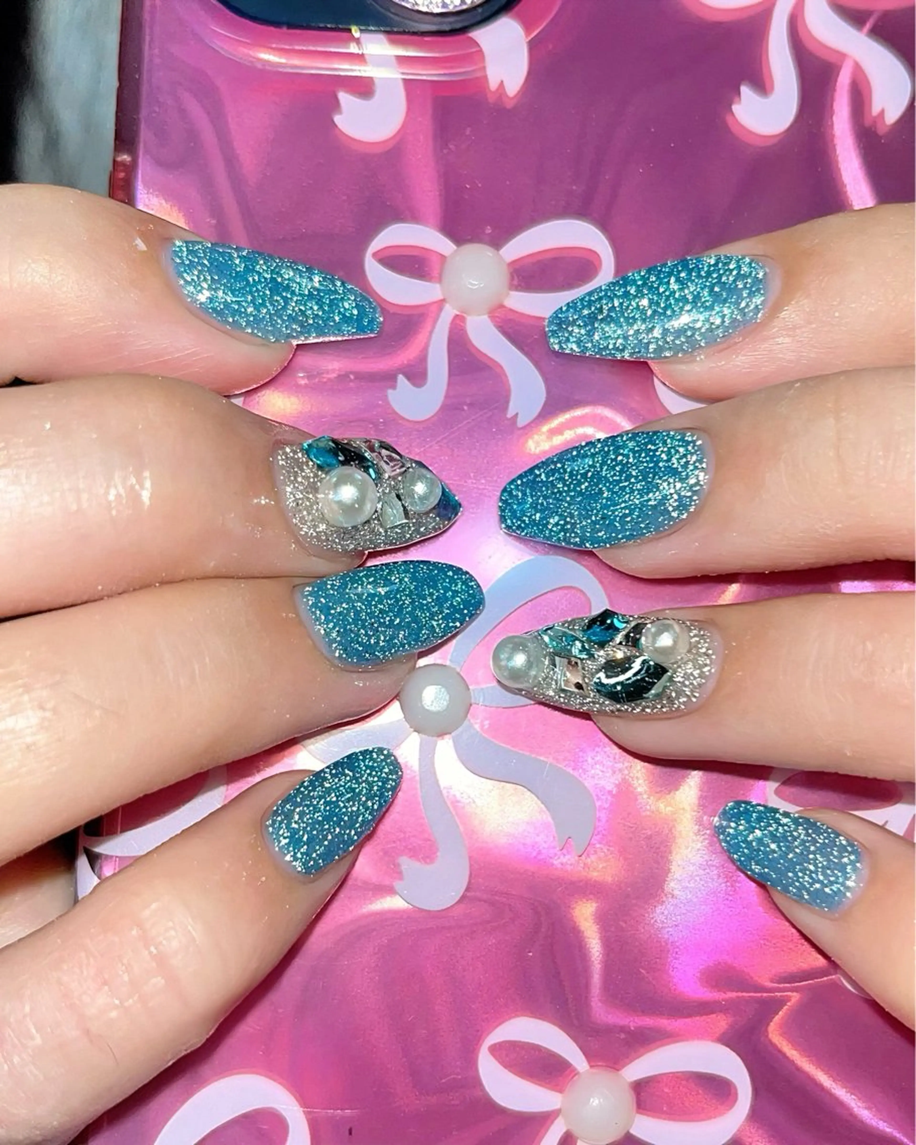 ネイル チークネイル フラッシュネイル ハート 水色 ミラーネイル ハンドネイル ハンドケア 🫧OPELIA NAIL渋谷🫧のネイルデザイン