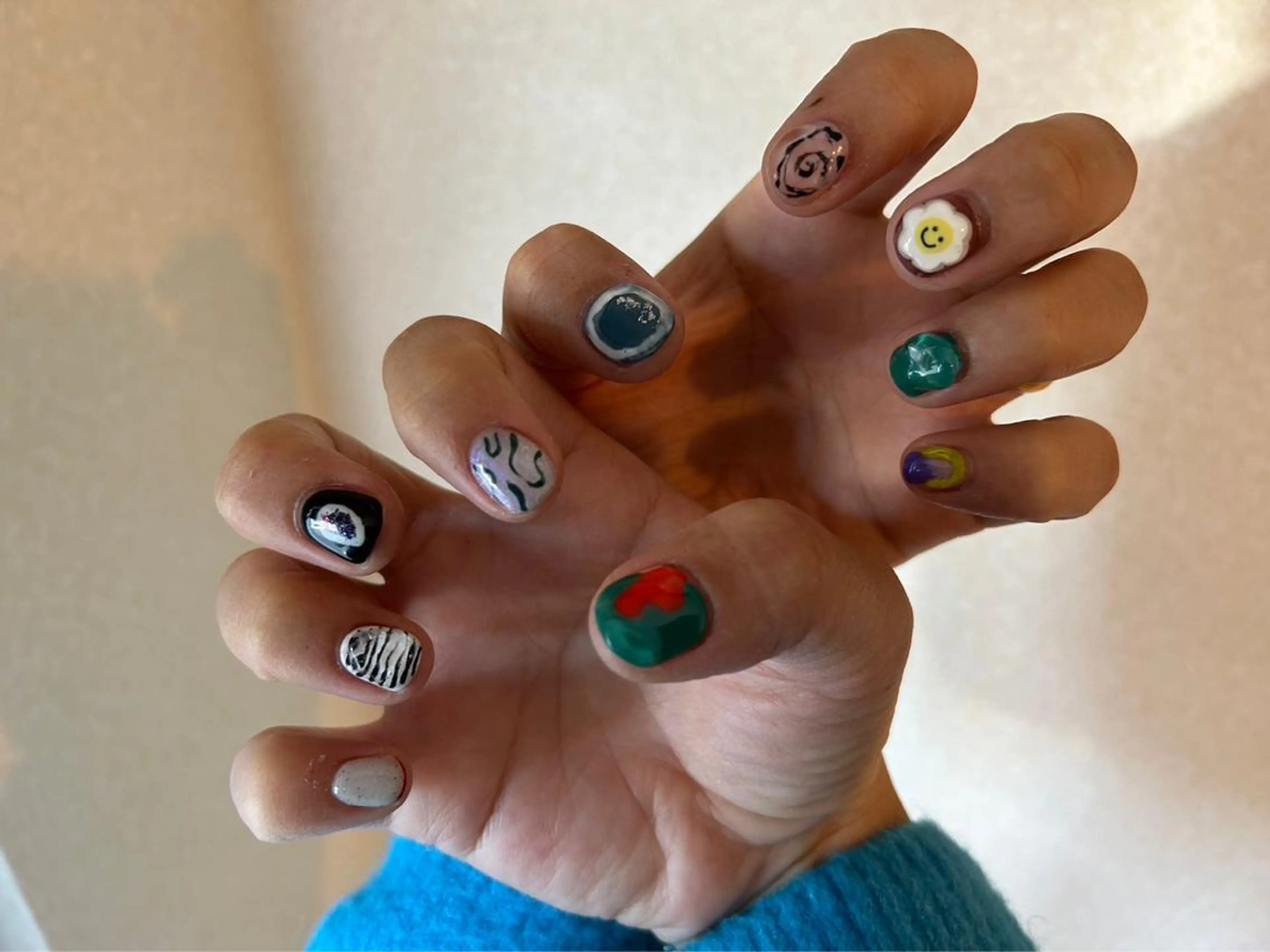 ネイル nailsalon hue所属・小山 羽奈のネイルデザイン