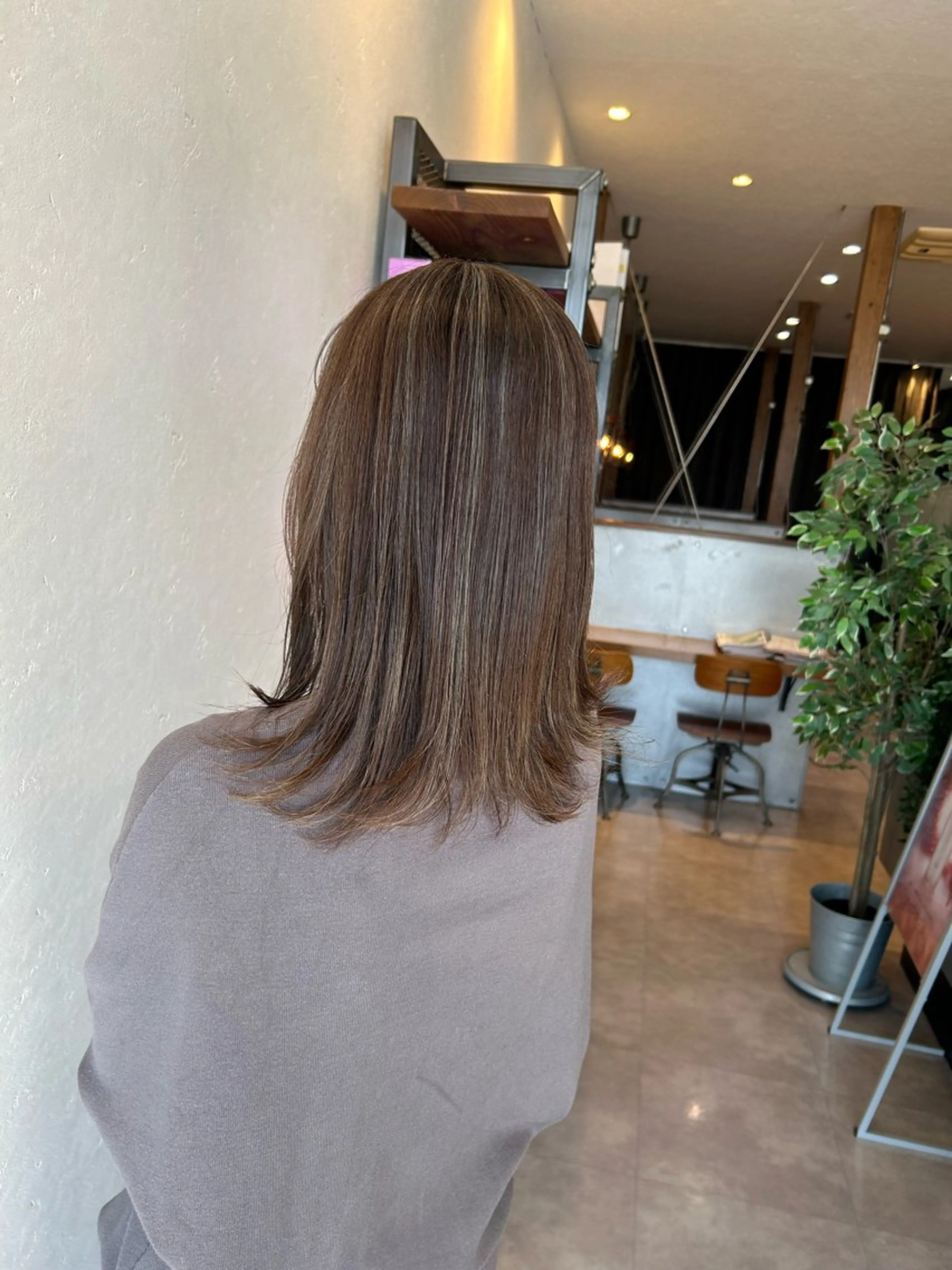 ミディアム カラー ハイライトカラー ハイライト simon🩷半田 カットブリーチモデルのヘアスタイル