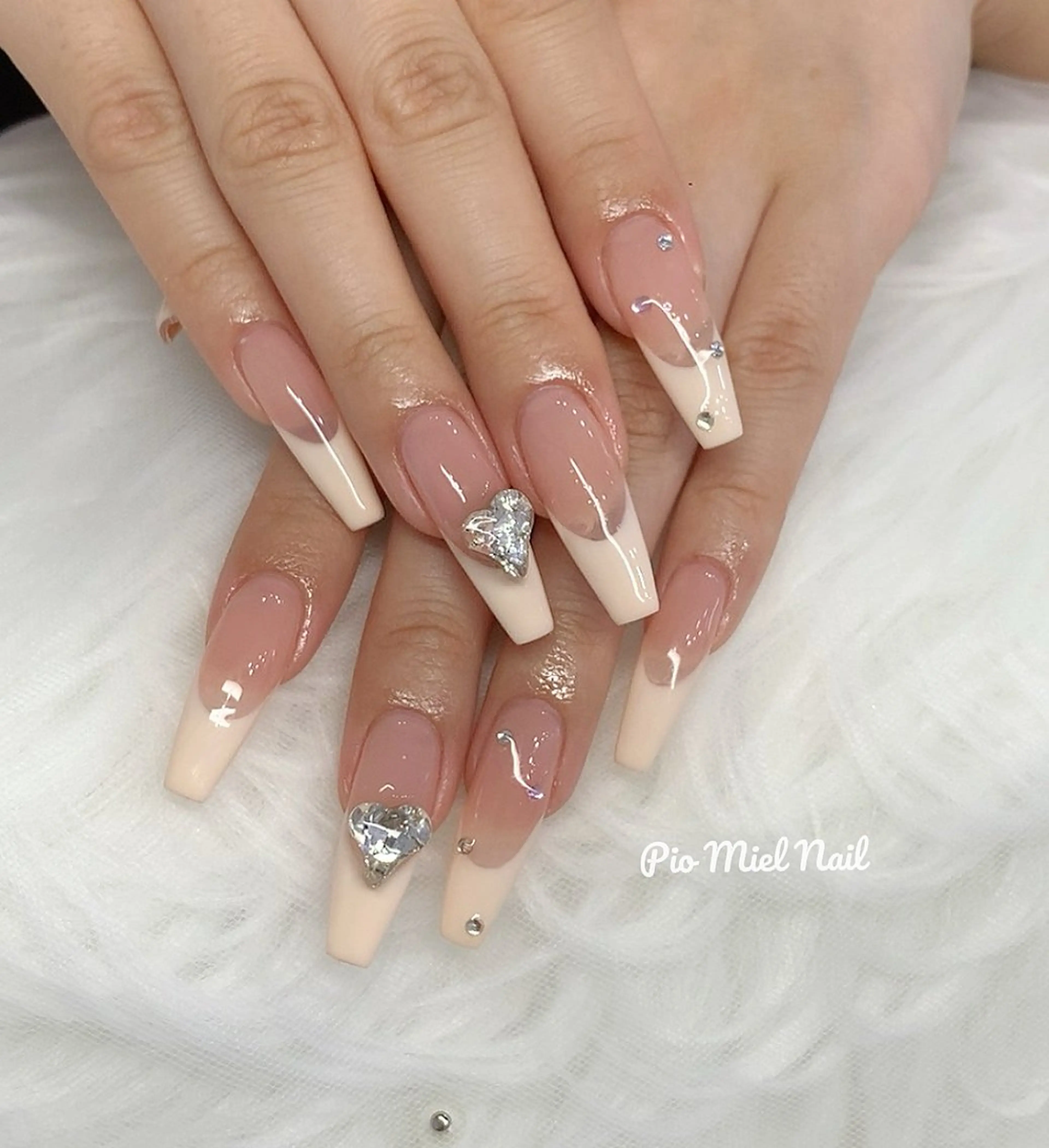 ロング ハンドネイル Pio Mielのネイルデザイン