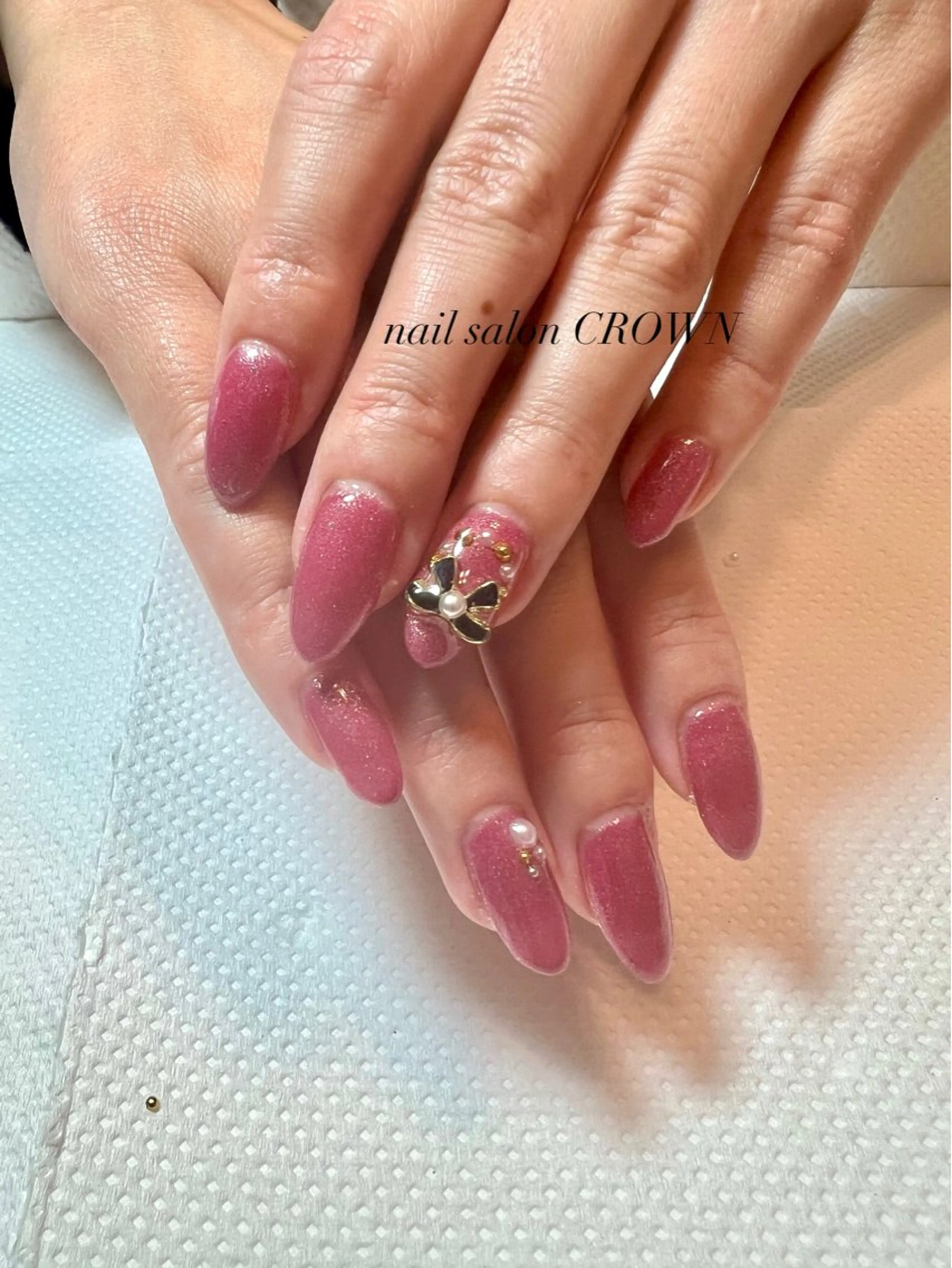 ネイル ピンク 冬ネイル クリスマス nail salon CROWNのネイルデザイン