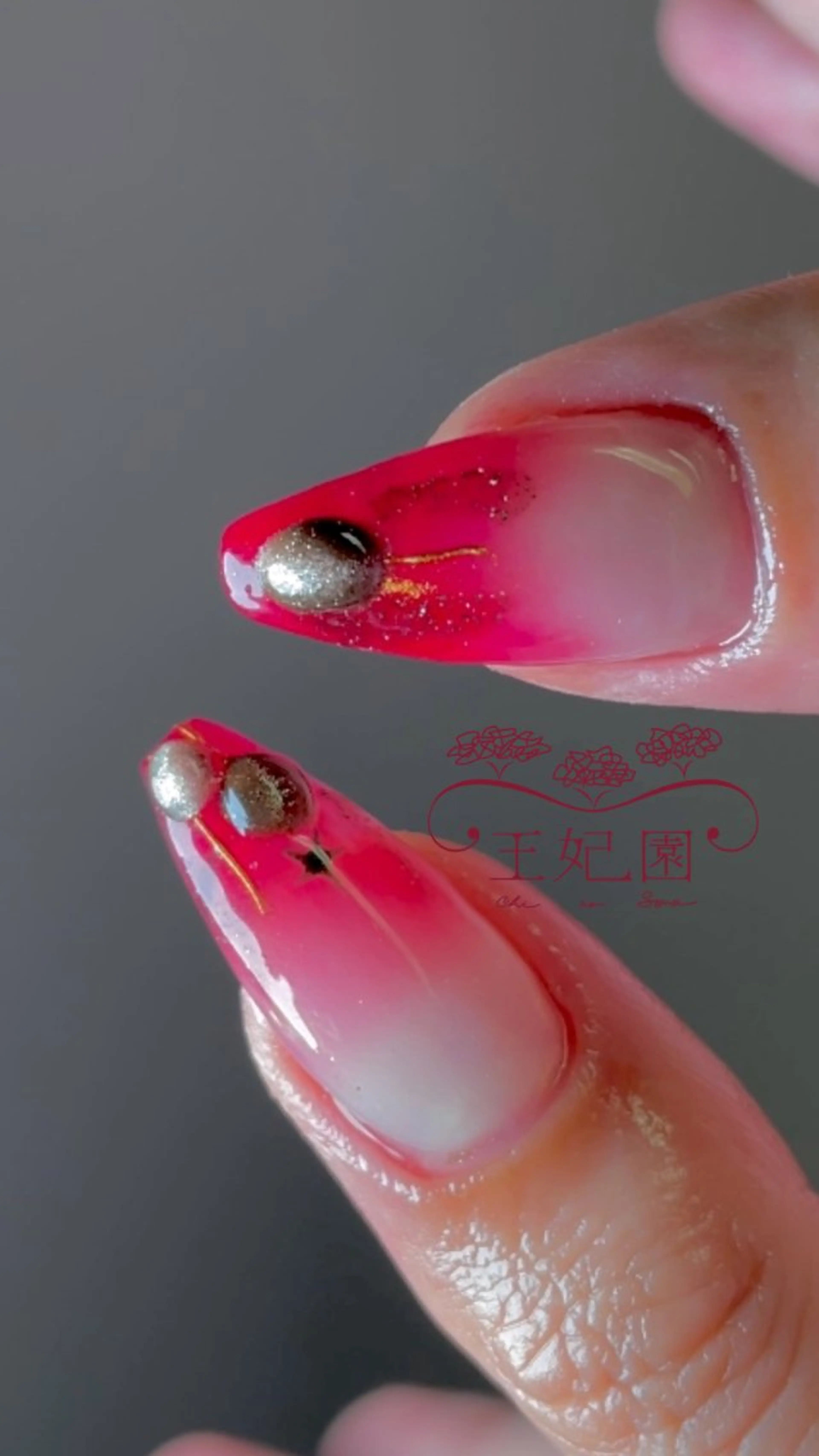 ネイル フレンチネイル ガラスフレンチ グラデーション 赤色 冬ネイル nail salon王妃の園所属・王妃の園 ohinosonoのネイルデザイン