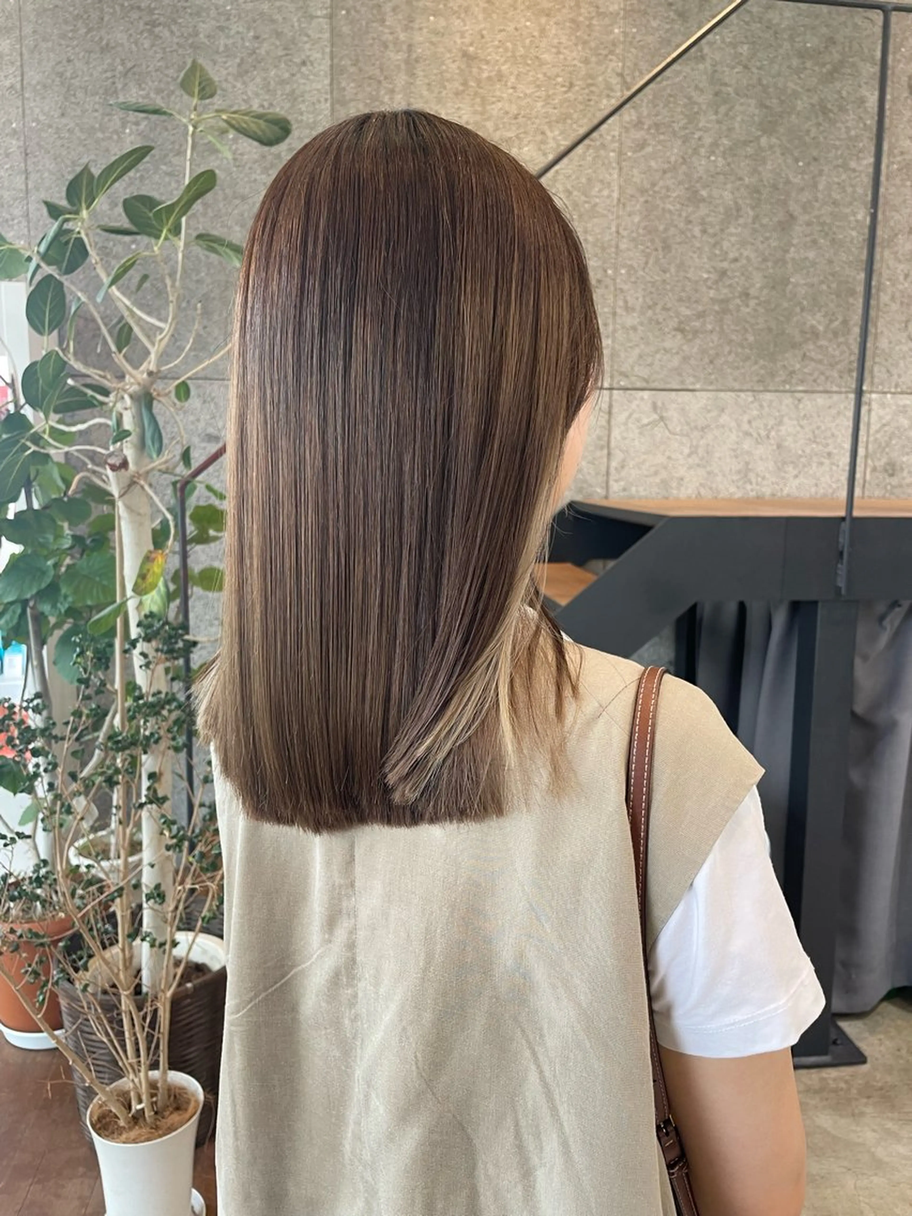 セミロング カラー 髪質改善 トリートメント カット ヘアカラー 🍋髪質改善× 透明感カラー ジュリのヘアスタイル