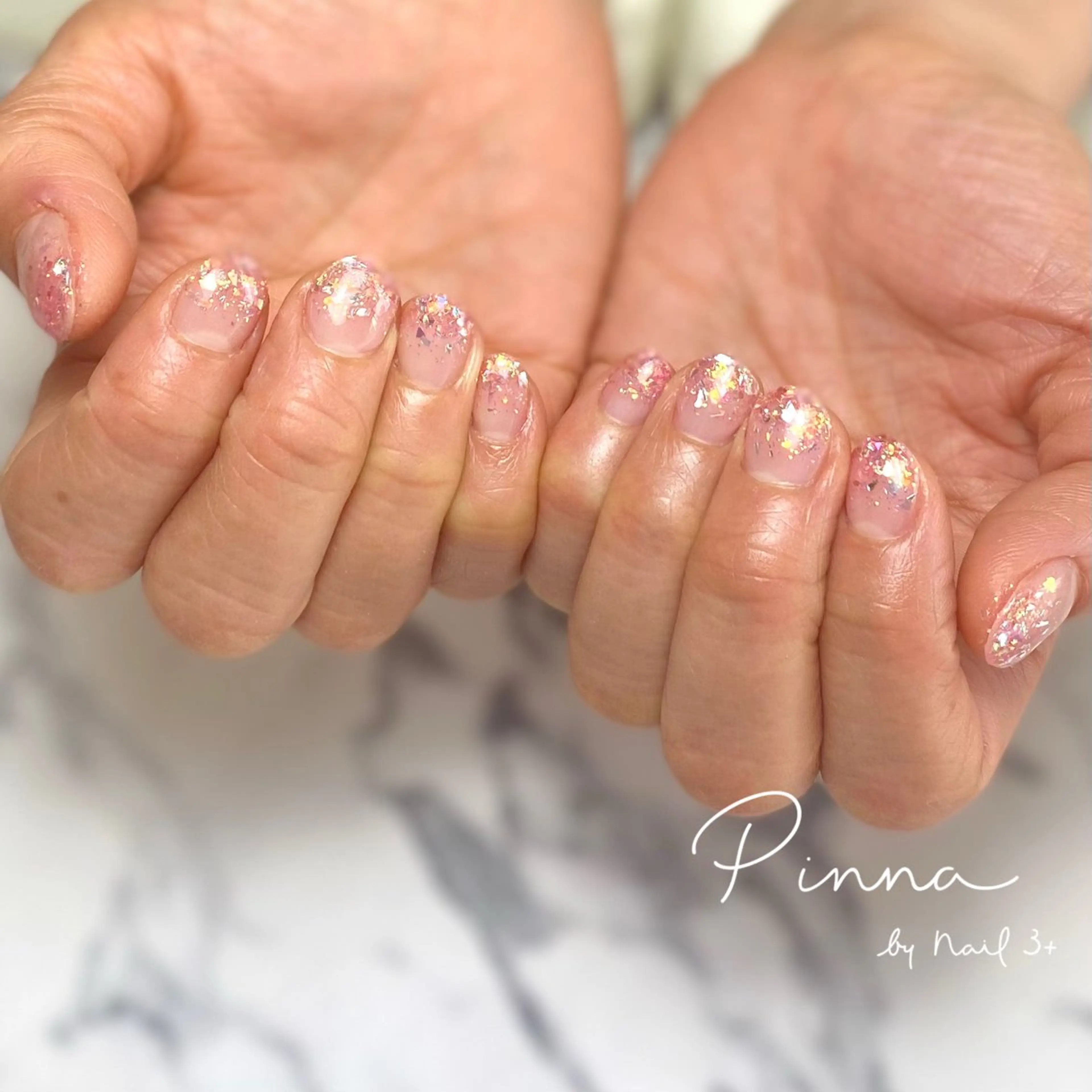 ネイル グラデーション キラキラネイル ラメ(グリッター) ラメグラデーション ワンカラーネイル Pinna by nail3+所属・Mayu 🌷🦋のネイルデザイン