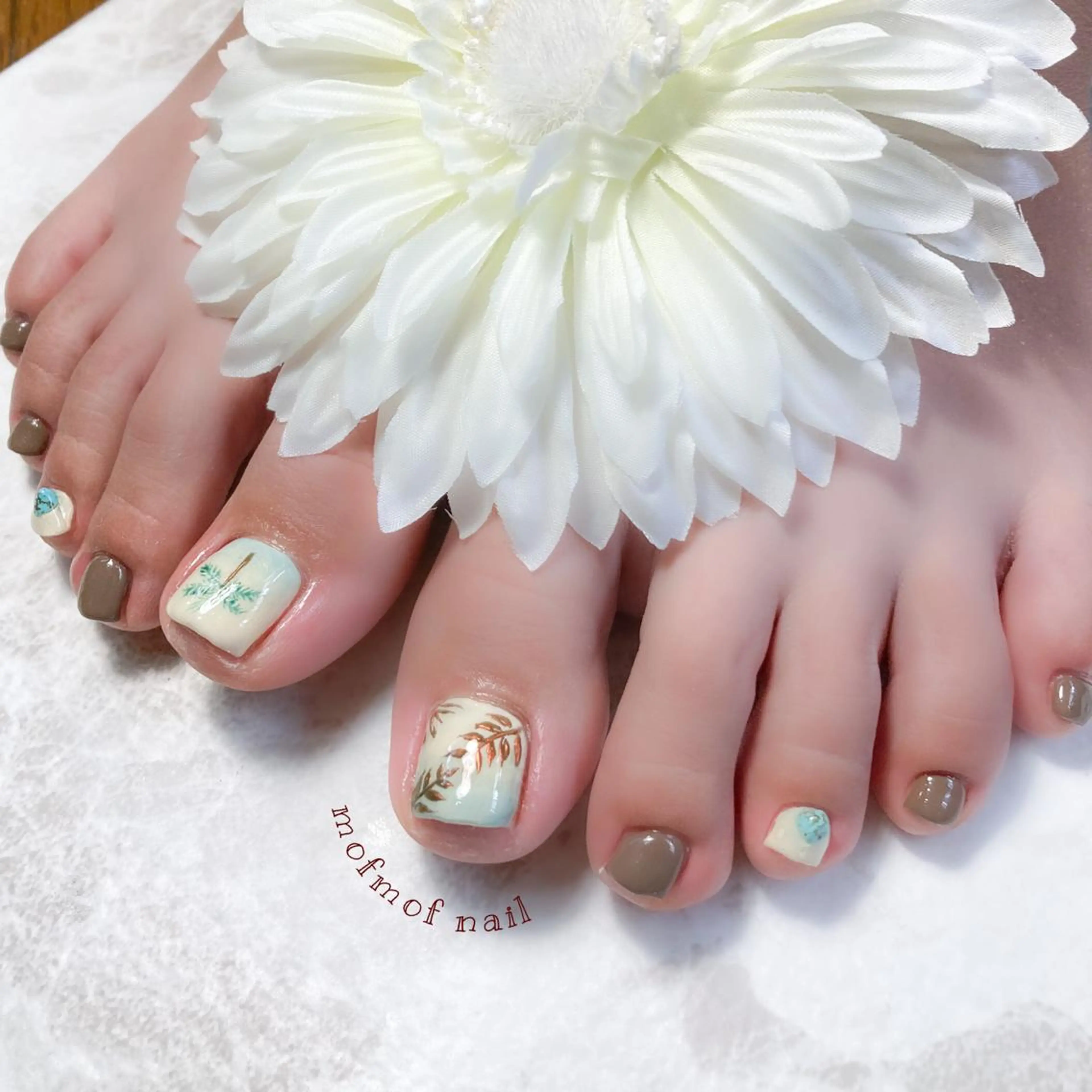 ネイル フットネイル ニュアンスネイル 夏ネイル フットネイル mofmofnail 🌿shimizuのネイルデザイン