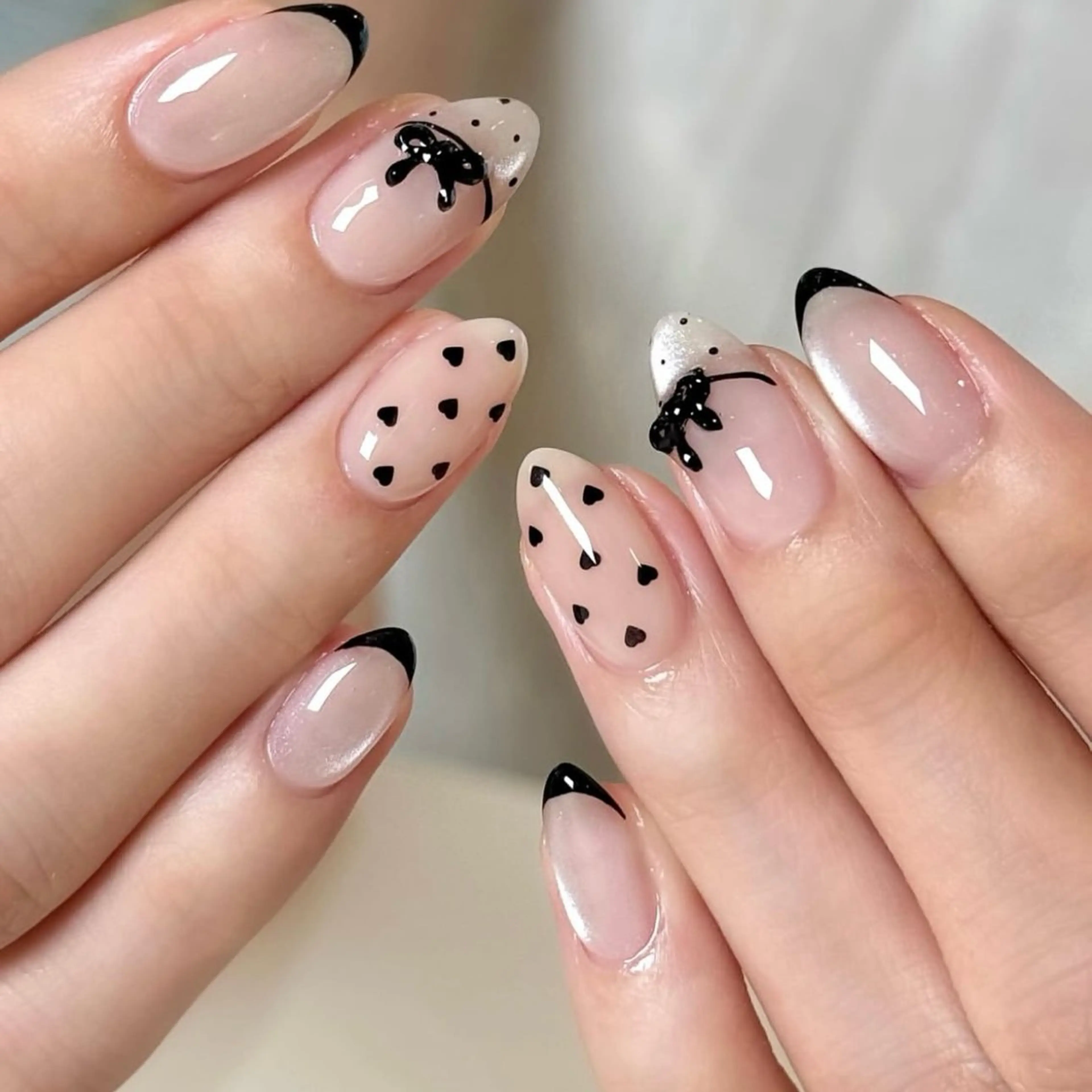 ネイル キラキラネイル 韓国ネイル 水色 マグネットネイル ミラーネイル ハンドネイル Lala Nails所属・Lala Nailsのネイルデザイン