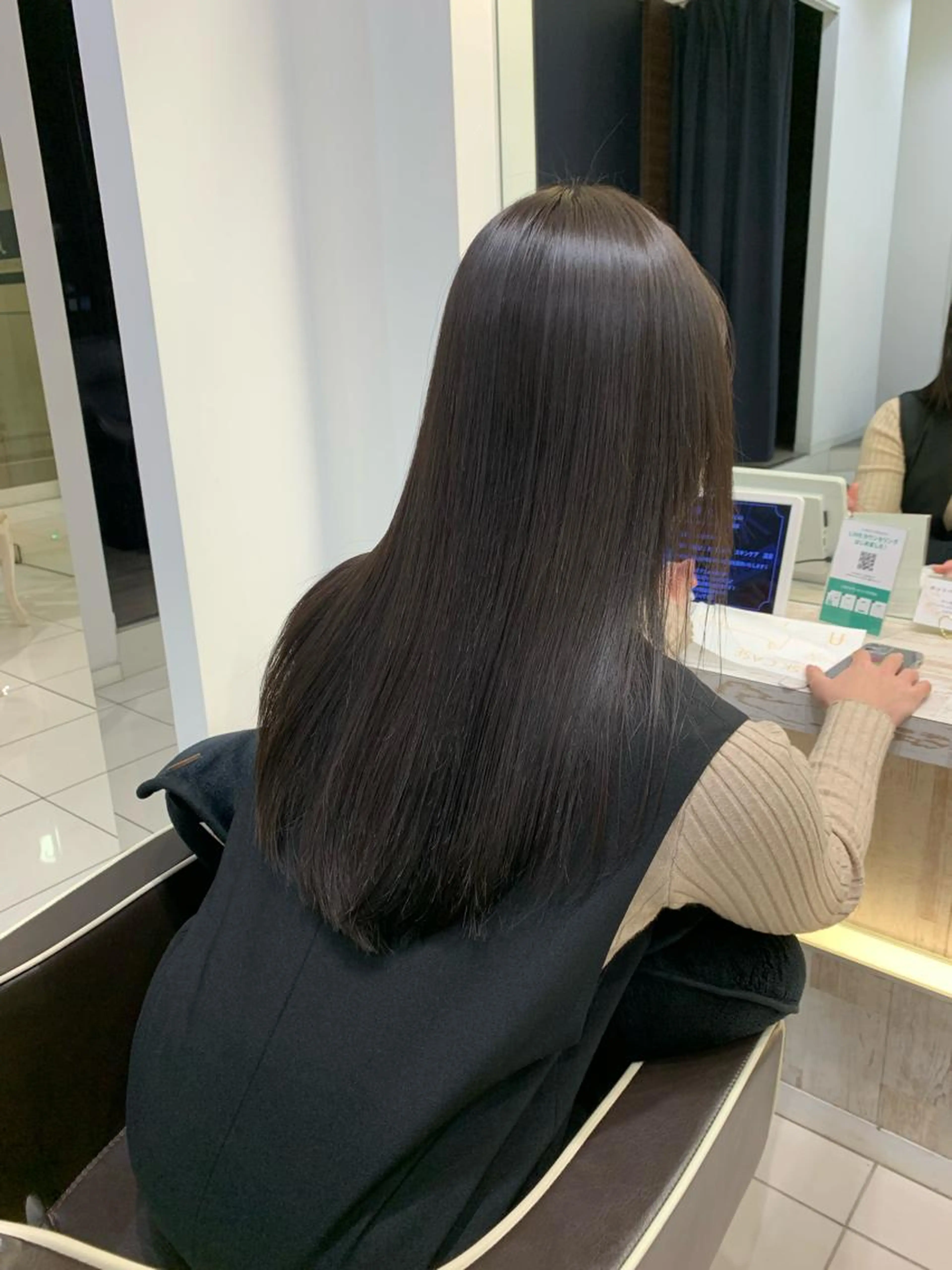 【髪質改善縮毛矯正＋cut＋髪質改善トリートメント】の写真