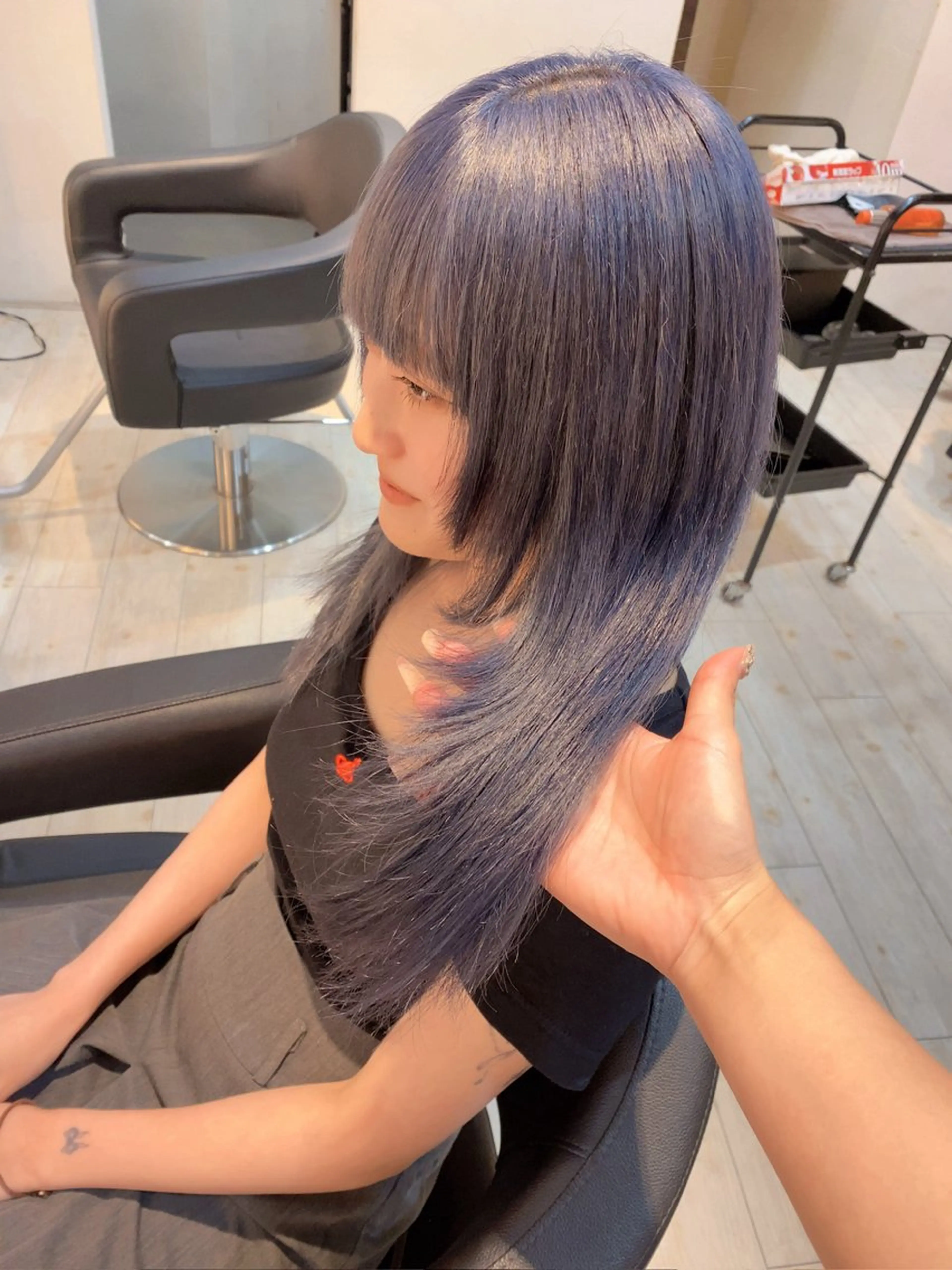 セミロング カラー ブルーカラー シルバー カット ヘアカラー トリートメント 有働由良／ハイトーン ／韓国メンズヘアのヘアスタイル