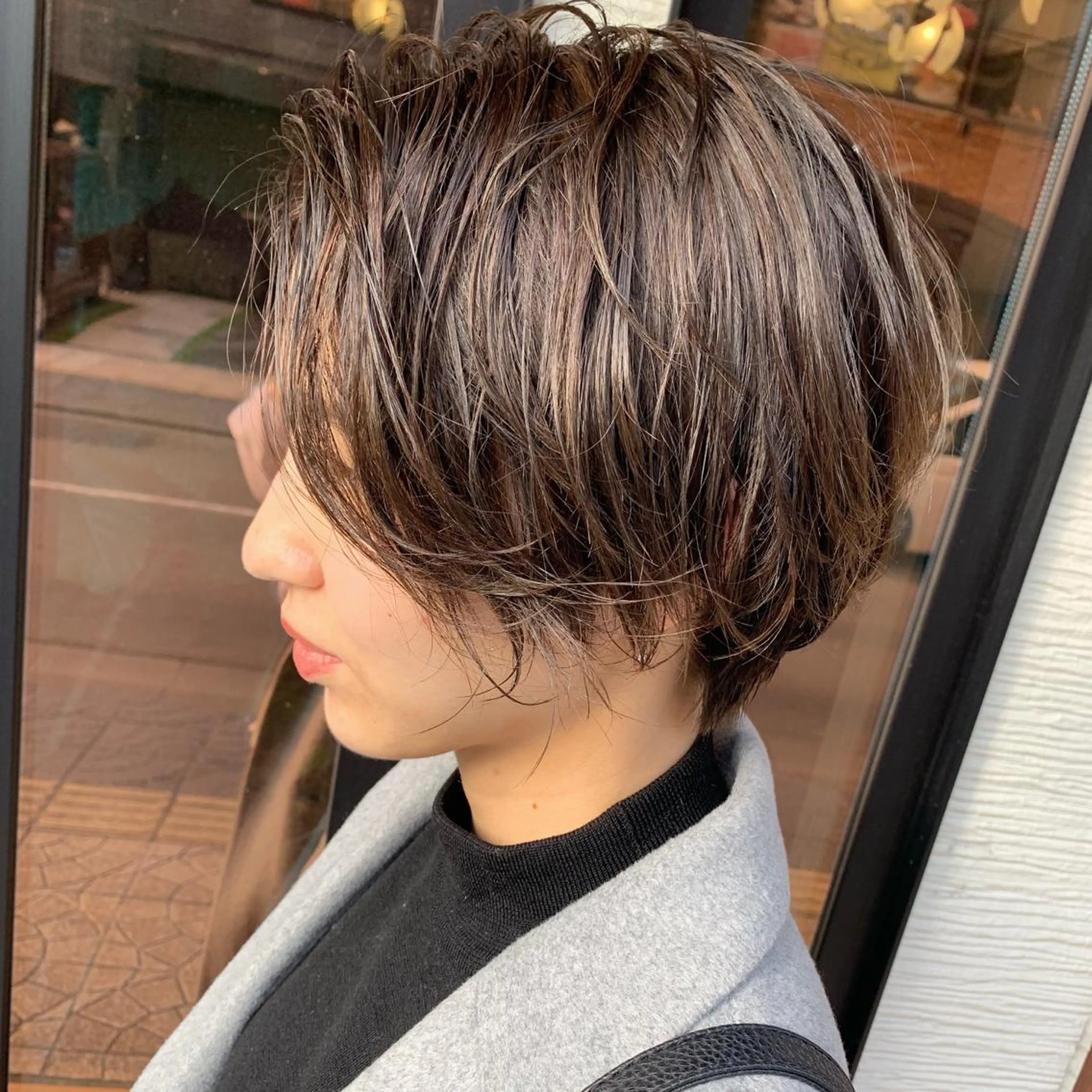 ショート カラー グレージュ ハイライトカラー ハイライト ショートヘア yoshi (高橋福博)のヘアスタイル
