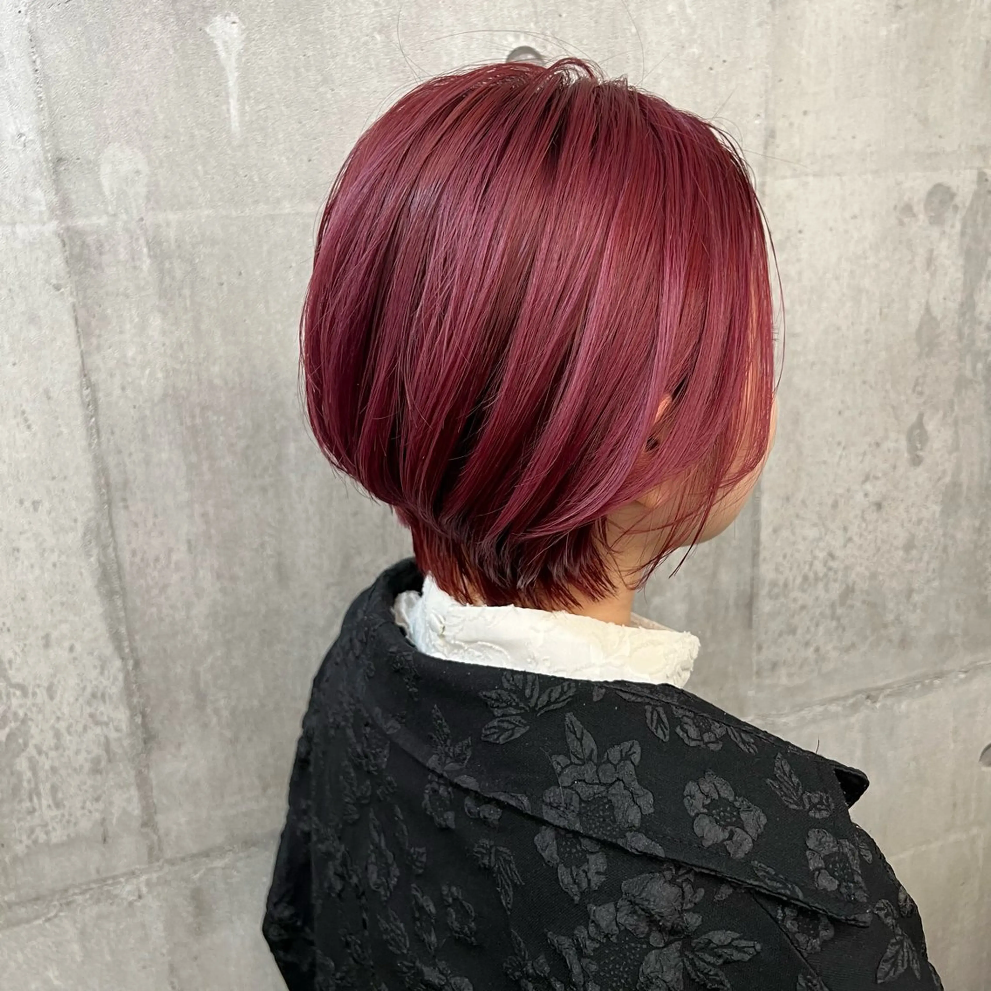 ショート カラー カシス ピンクカラー 顔周りカット 韓国風ヘア ショートヘア ヘアカラー トリートメント SALOWIN 神戸三宮店所属・【三宮/ブリーチ なしカラー】高田祐也のヘアスタイル