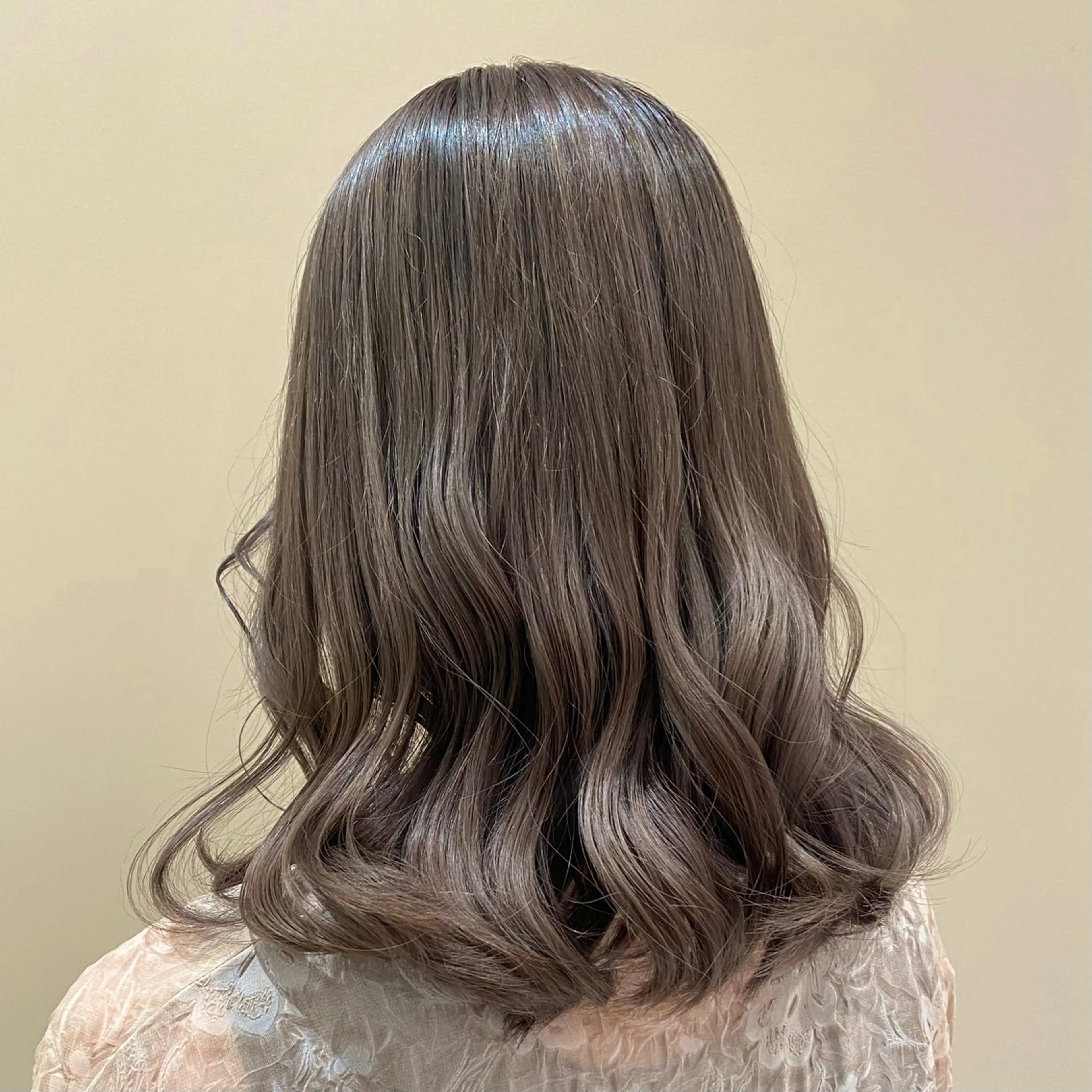 ミディアム カラー ヘアカラー ベージュ/アレンジ /横浜/杉本千夏のヘアスタイル