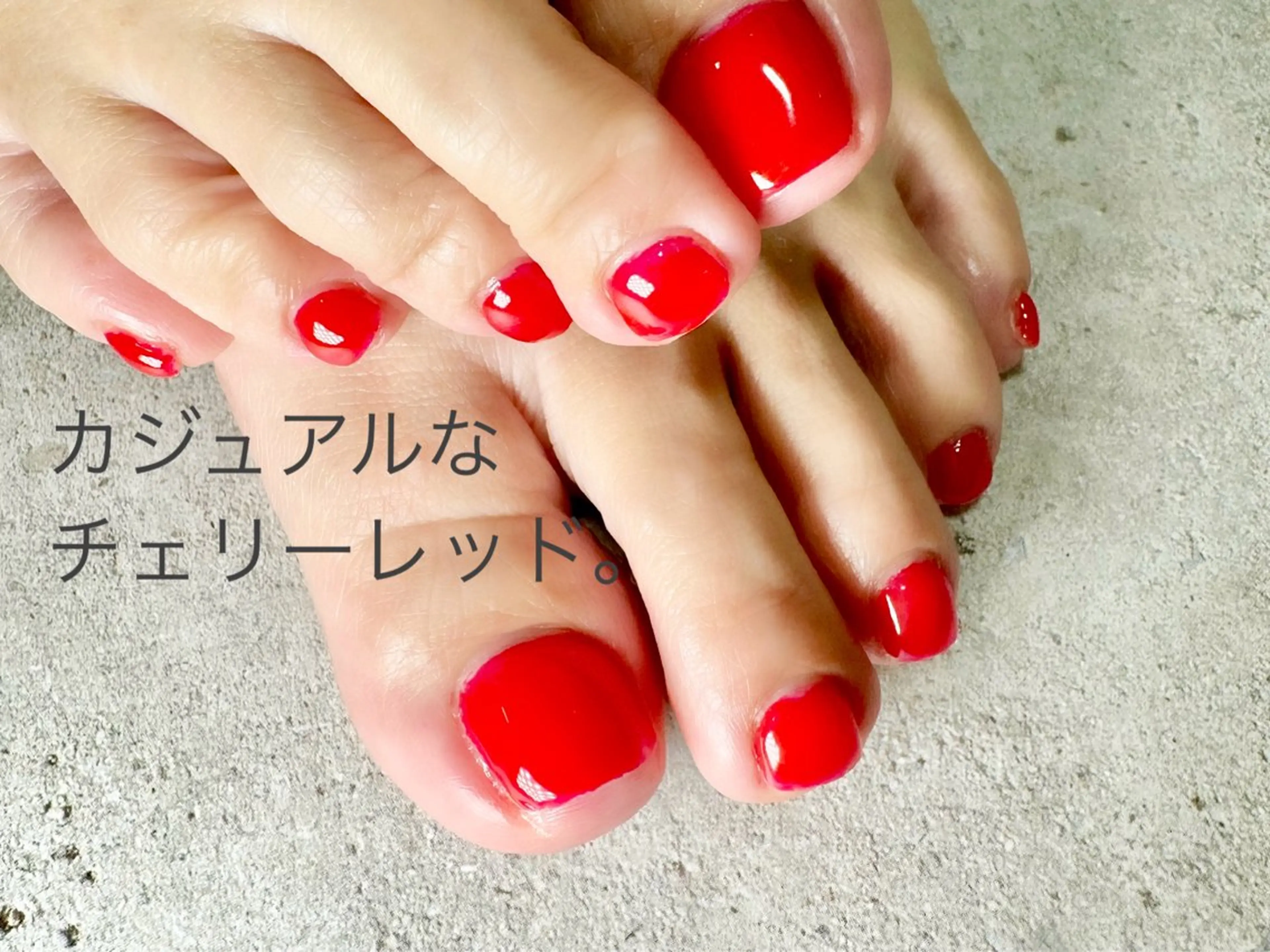 一年中フットネイルはもう常識♪オフ無料★爪の長さ形整え→ケア→カラー塗布→カラーは混ぜてお作りも。の写真