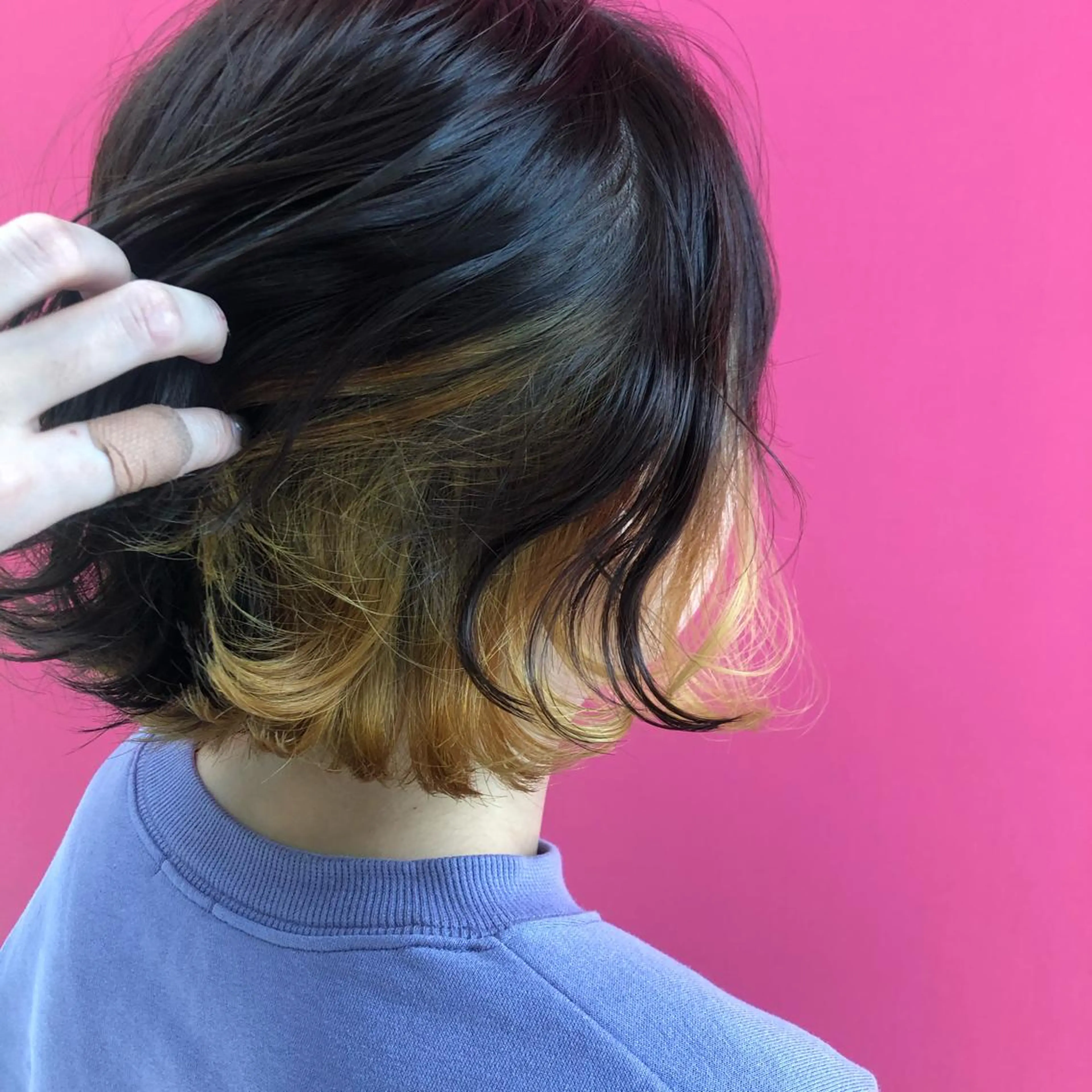 ショート カラー インナーカラー イエローカラー ベージュ/インナー カラー🤍Rieのヘアスタイル