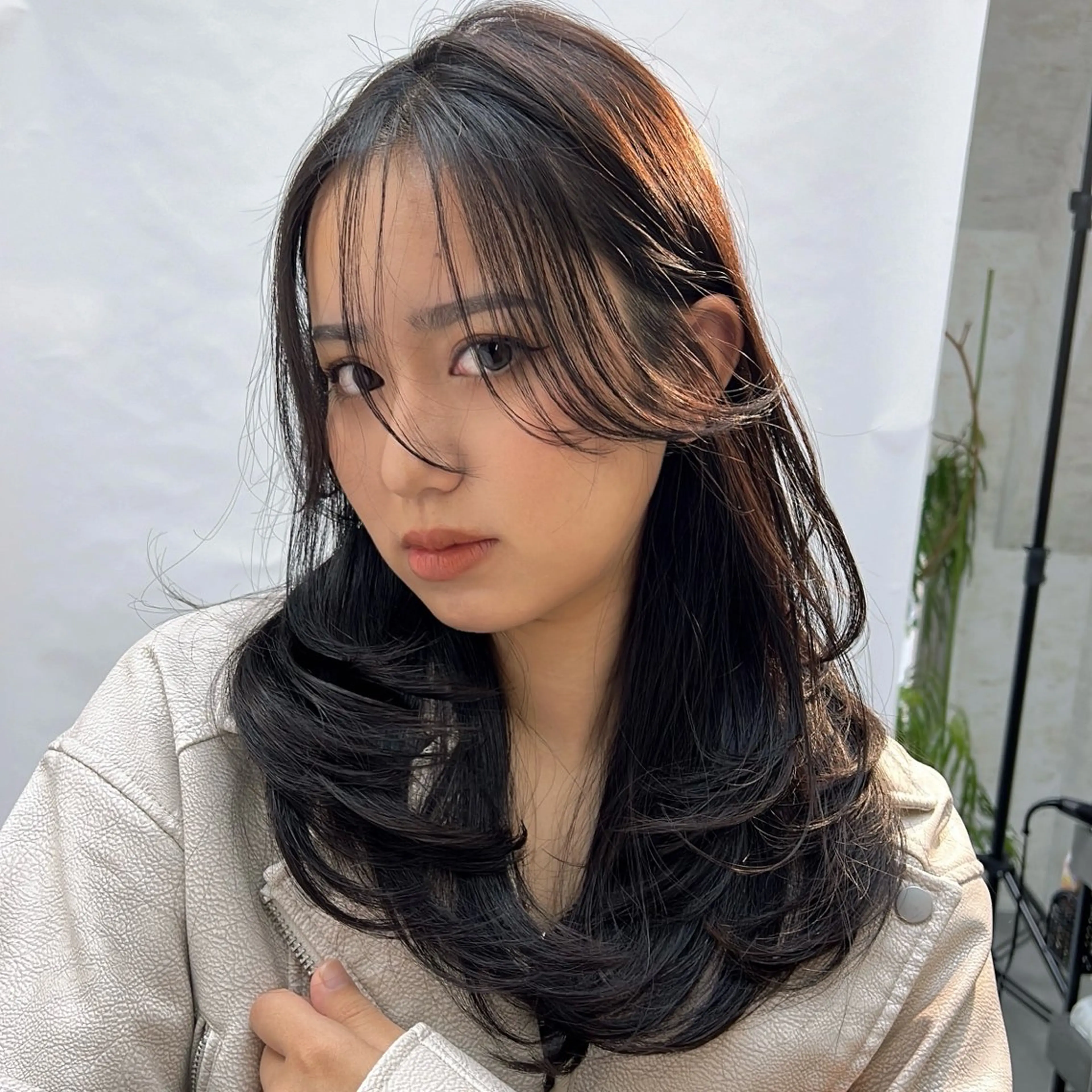 セミロング くびれヘア 顔まわりレイヤー 外国人風カラー ヨシンモリ 韓国風ヘア レイヤ ーカット大名Lay.のヘアスタイル