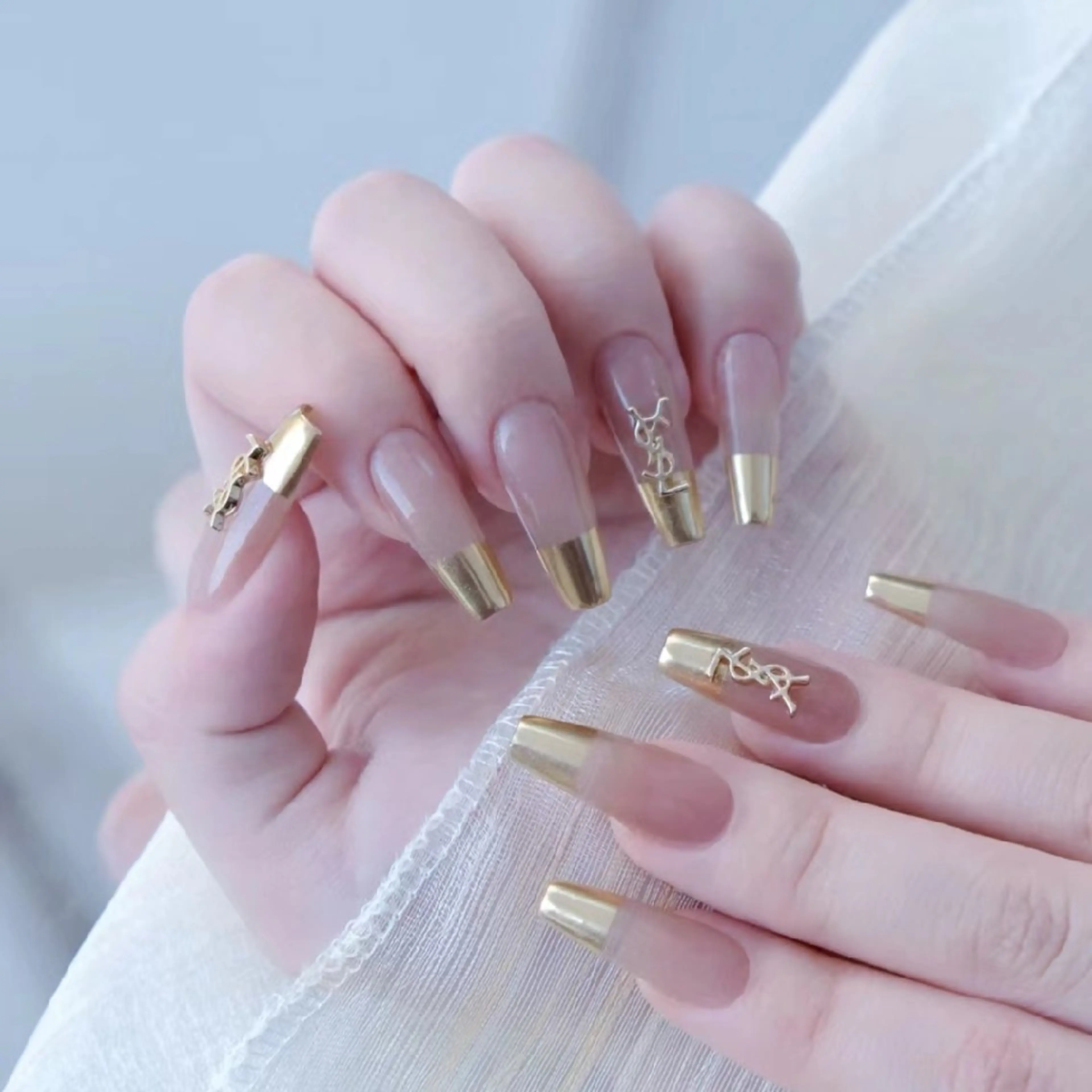 ネイル フレンチネイル ミラーネイル ネイリストゆか💅 長さだし、深爪矯正のネイルデザイン