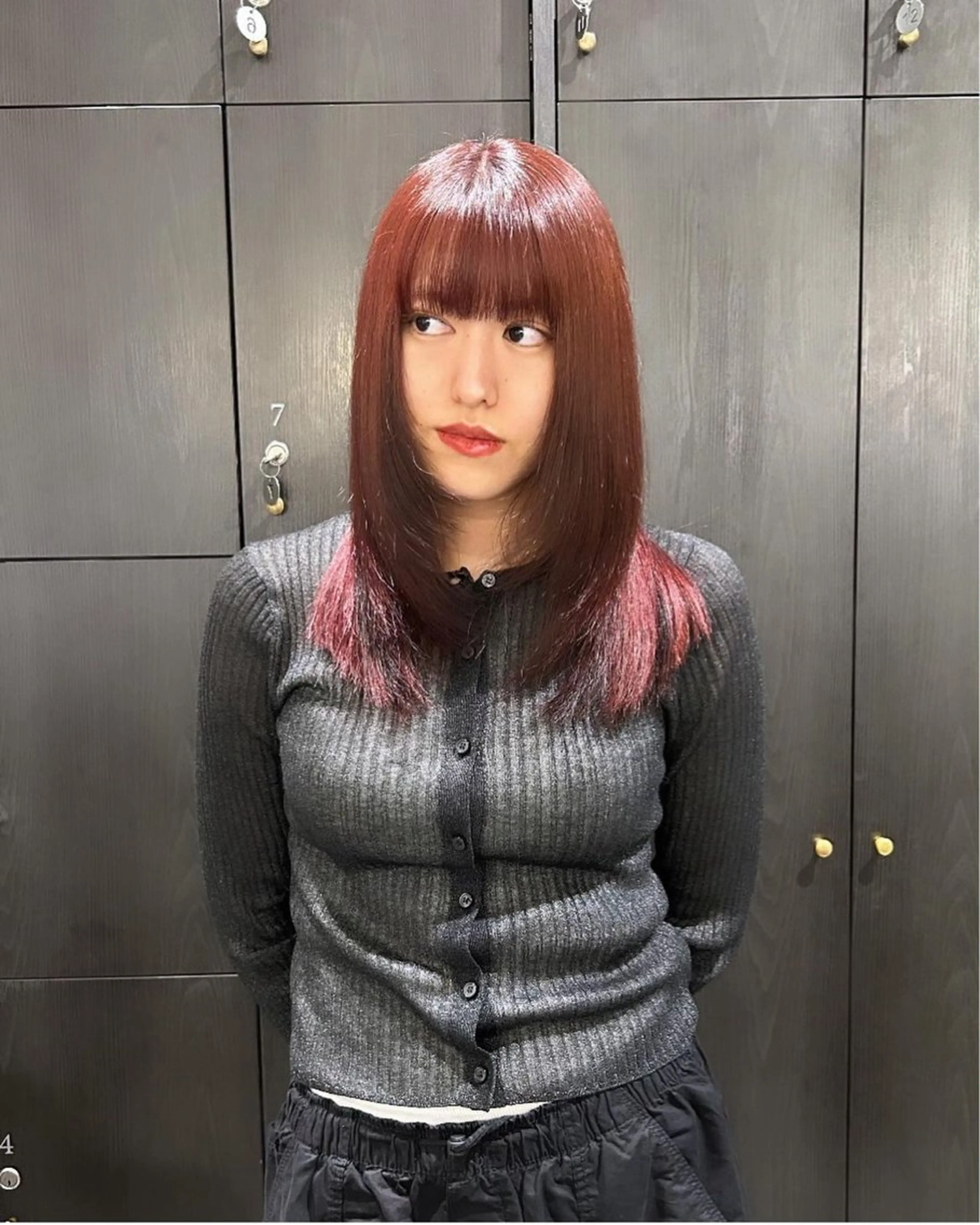ミディアム カラー パーマ ヘアアレンジ キッズ ブリーチ ボルドーカラー ブラウンカラー 顔まわりレイヤー 顔周りカット GOTODAY SHAiRE SALON (原宿本店)所属・sakurai kana 🎀のヘアスタイル