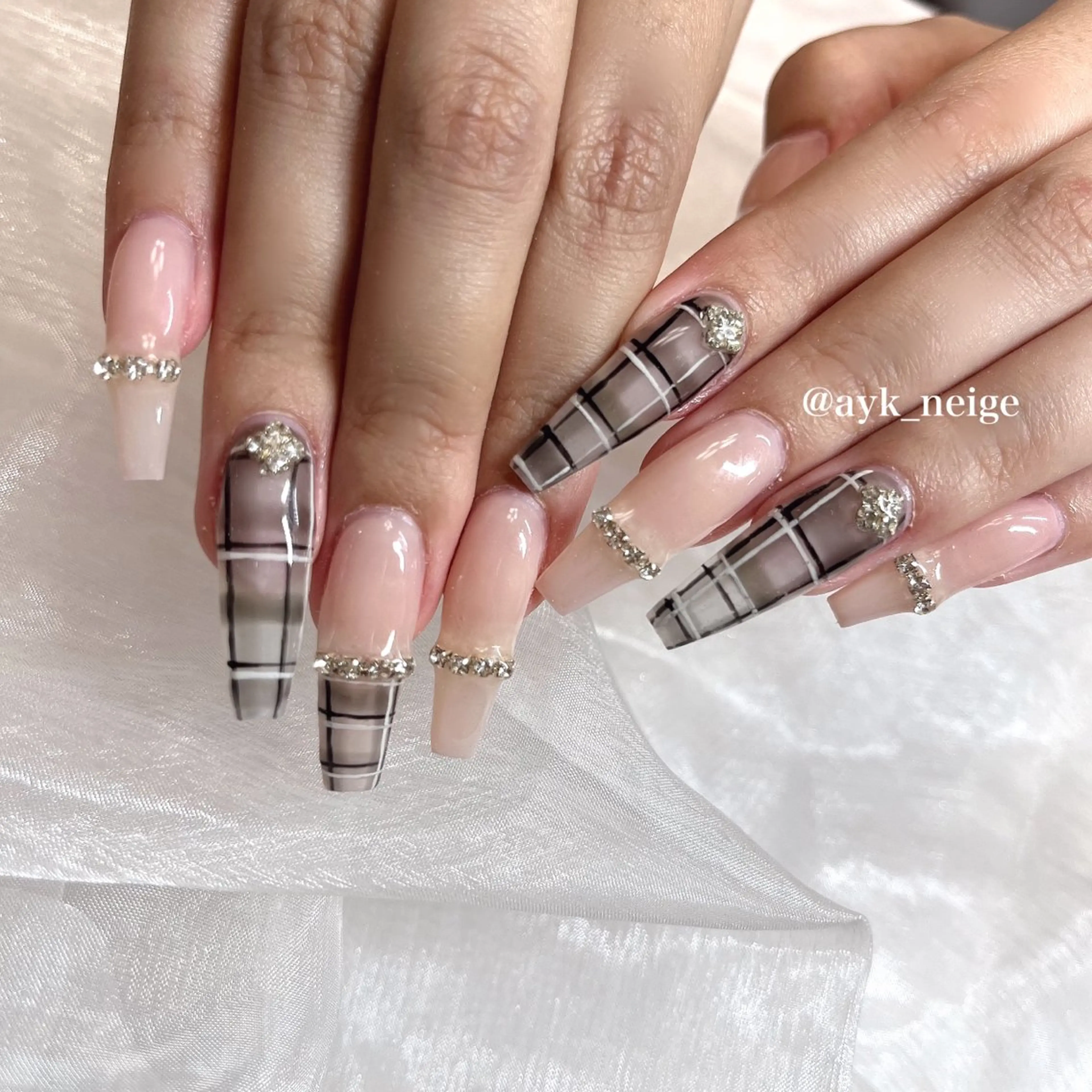 ネイル フットネイル キラキラネイル 韓国ネイル リボン n'eige nail所属・大谷 綾香のネイルデザイン