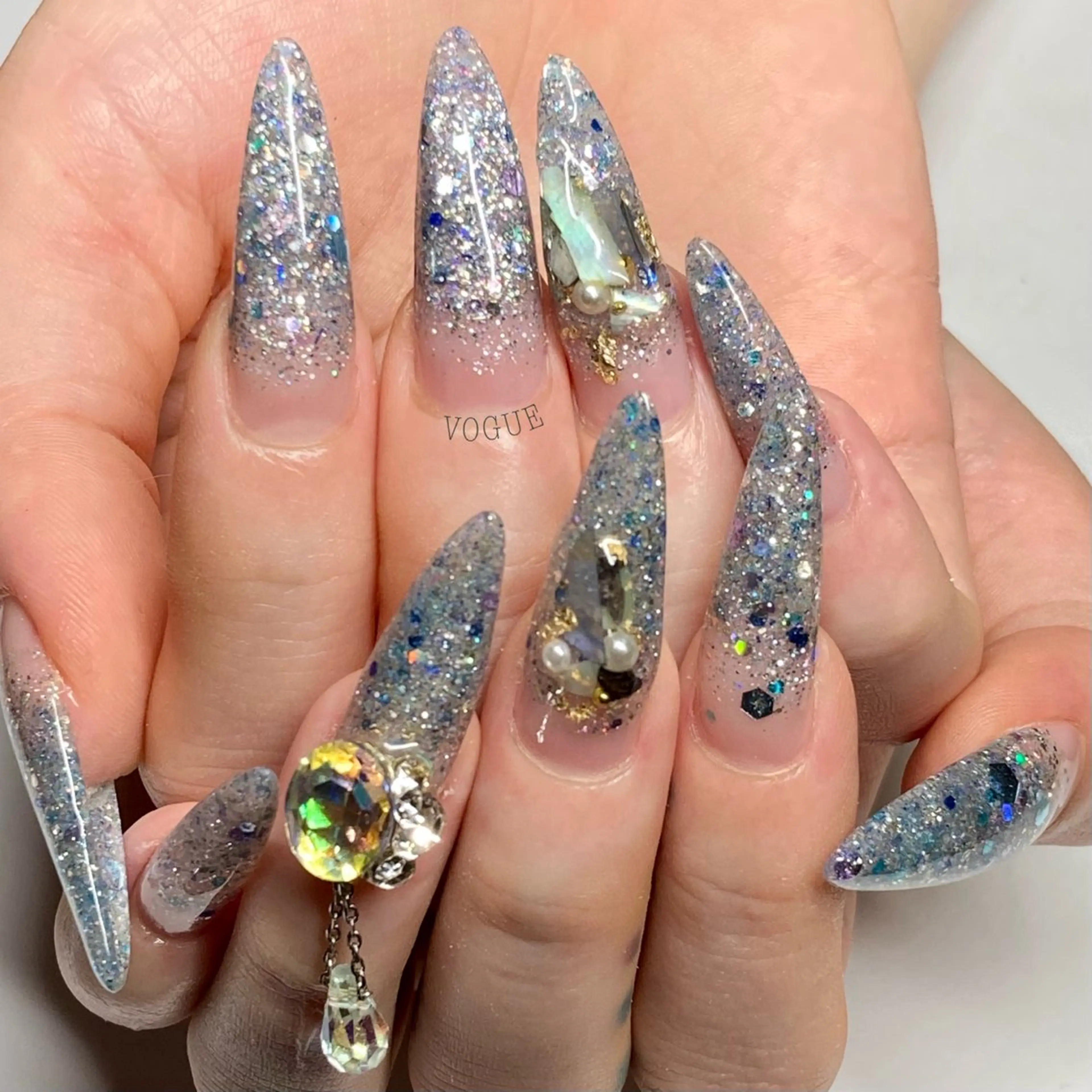 ネイル ハンドネイル VOGUE ×SWANのネイルデザイン
