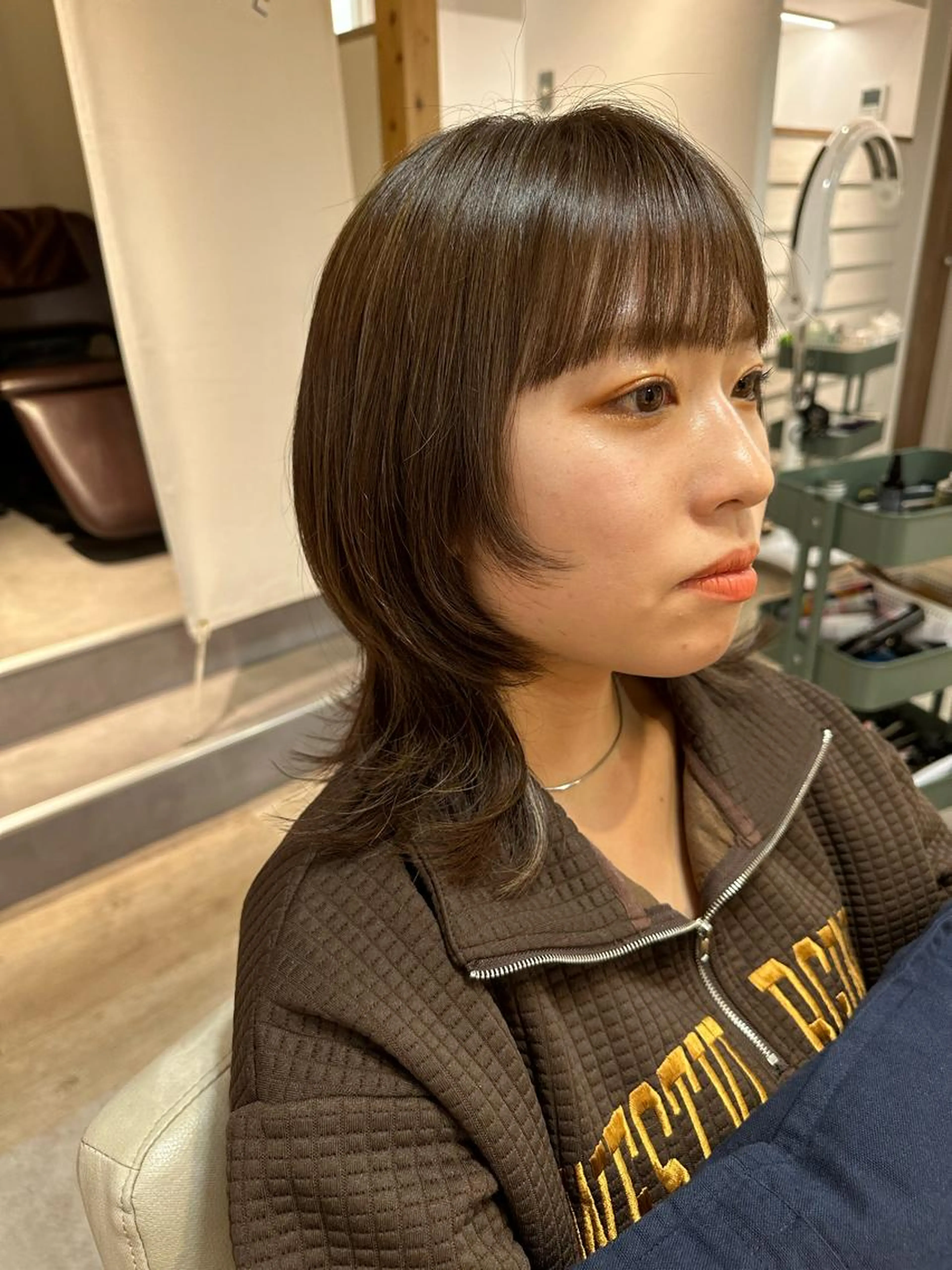 前髪カット＋THROWカラーの写真
