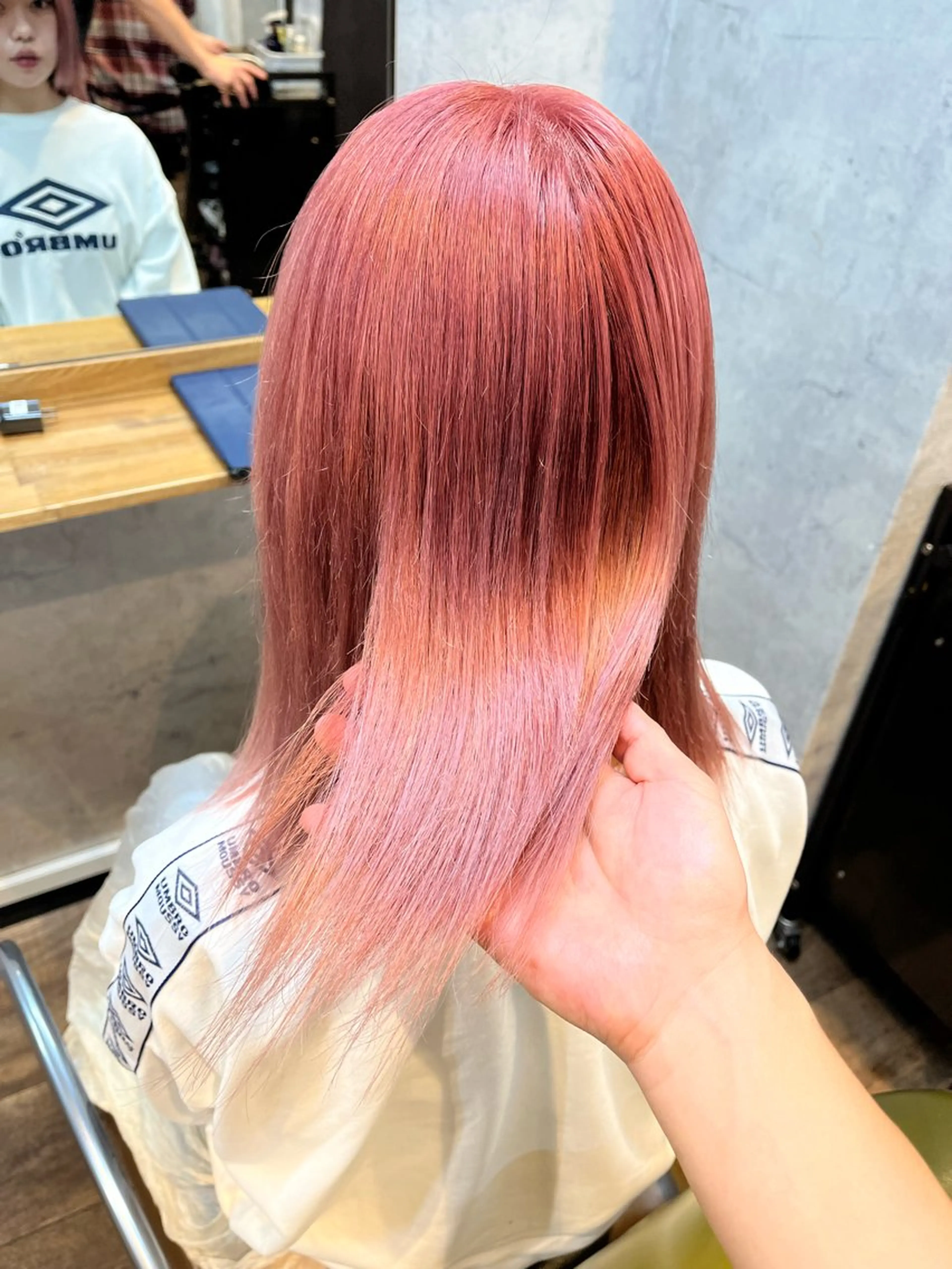 ミディアム カラー ピンクカラー 松井 敬太郎のヘアスタイル