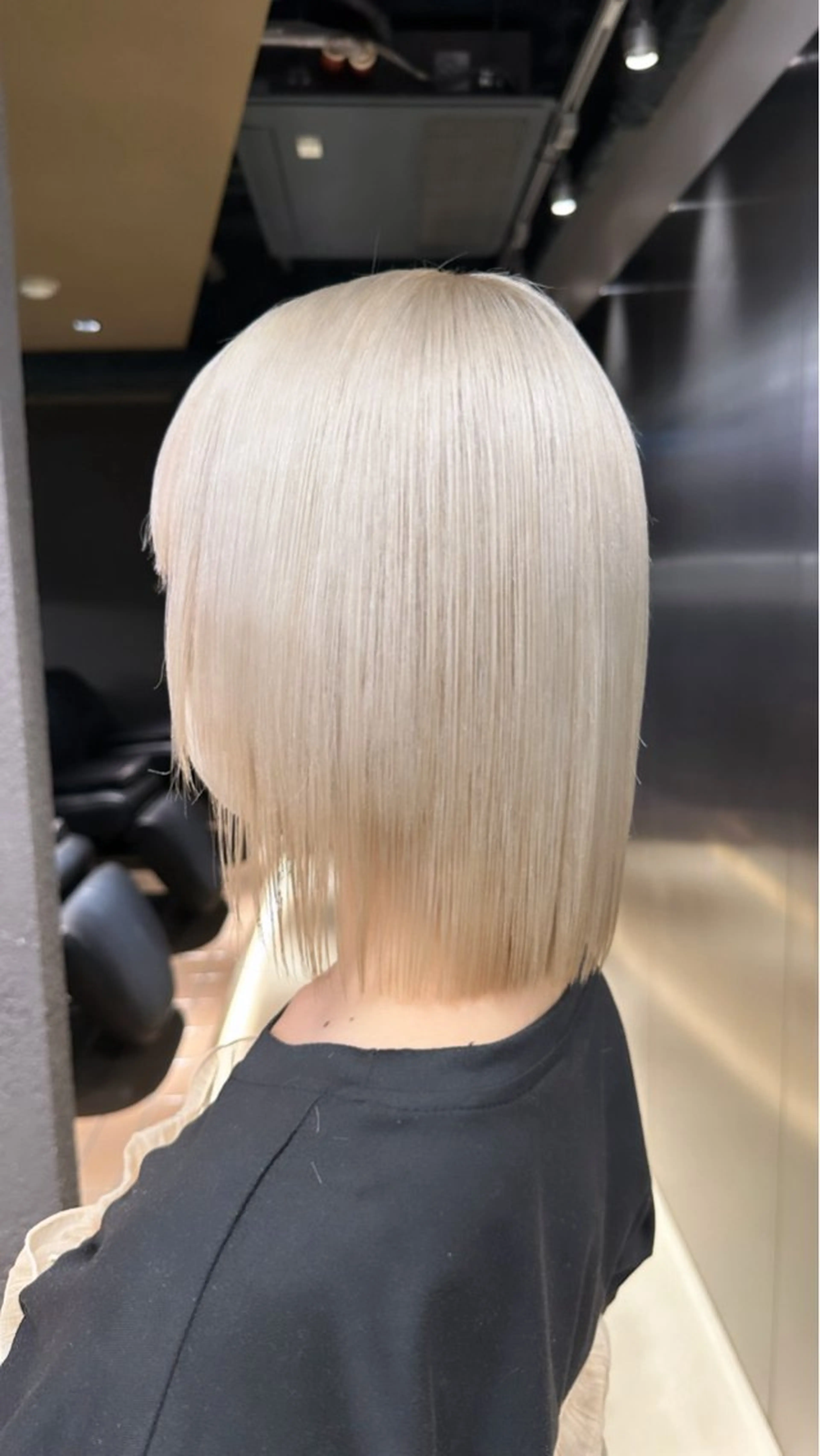 ミディアム カラー ブリーチ レイヤーカット トリートメント ハイトーン/ 縮毛矯正のヘアスタイル