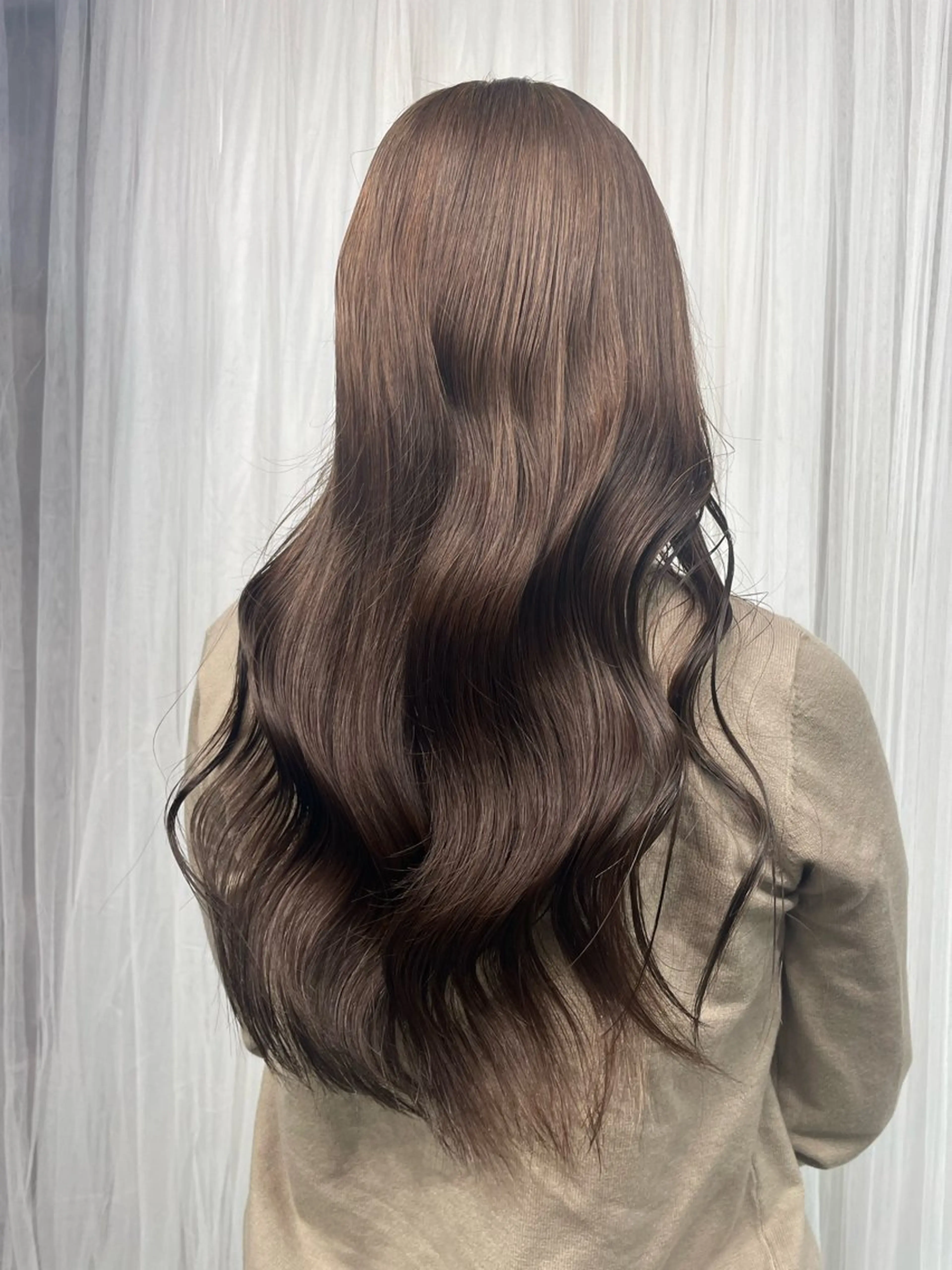 ロング アッシュ アッシュブラウン カット ヘアカラー 手塚 由佳のヘアスタイル
