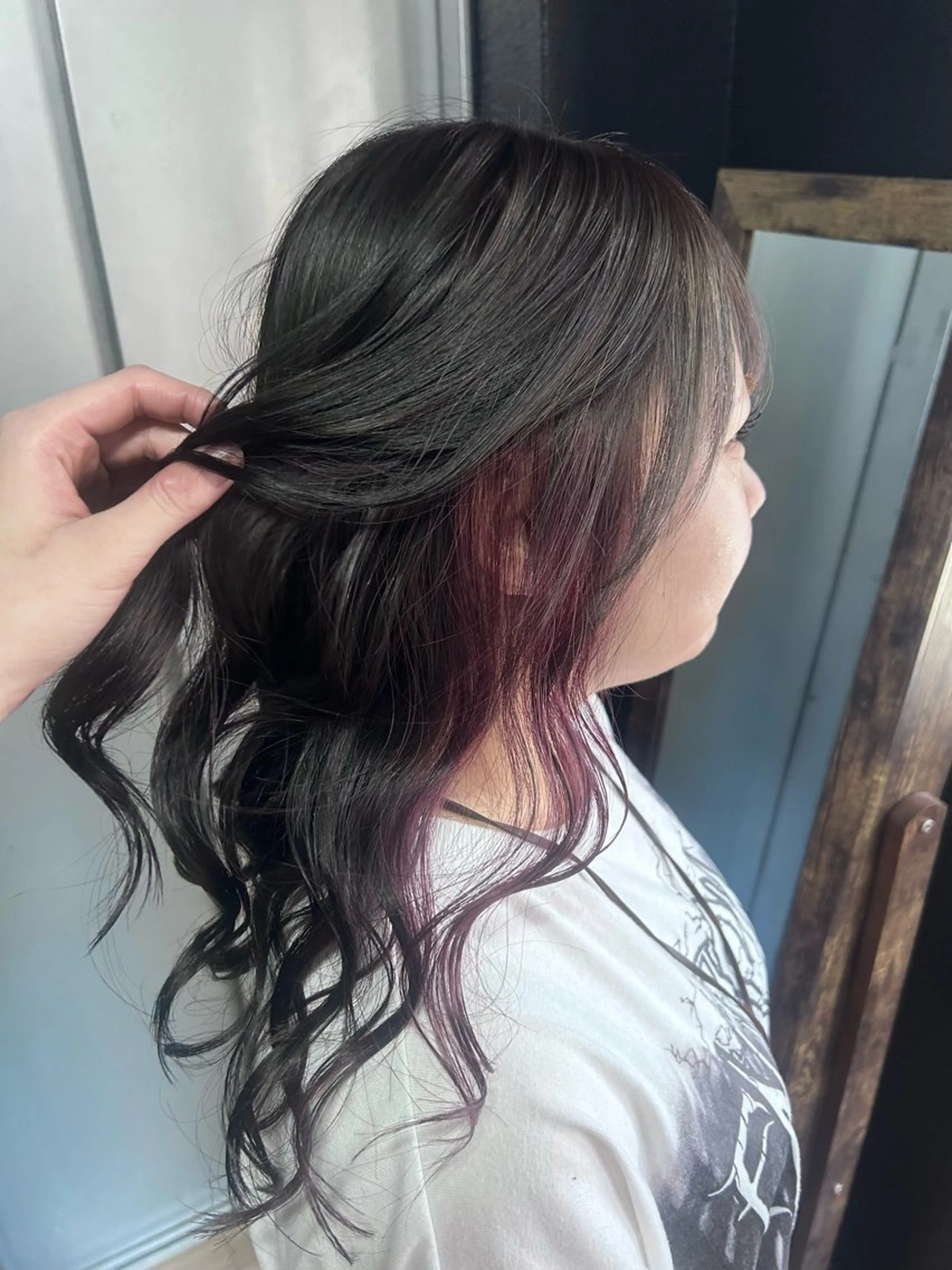 ミディアム カラー イヤリングカラー インナーカラー icon.博多所属・Saki / ig @_4iu_ui4_のヘアスタイル