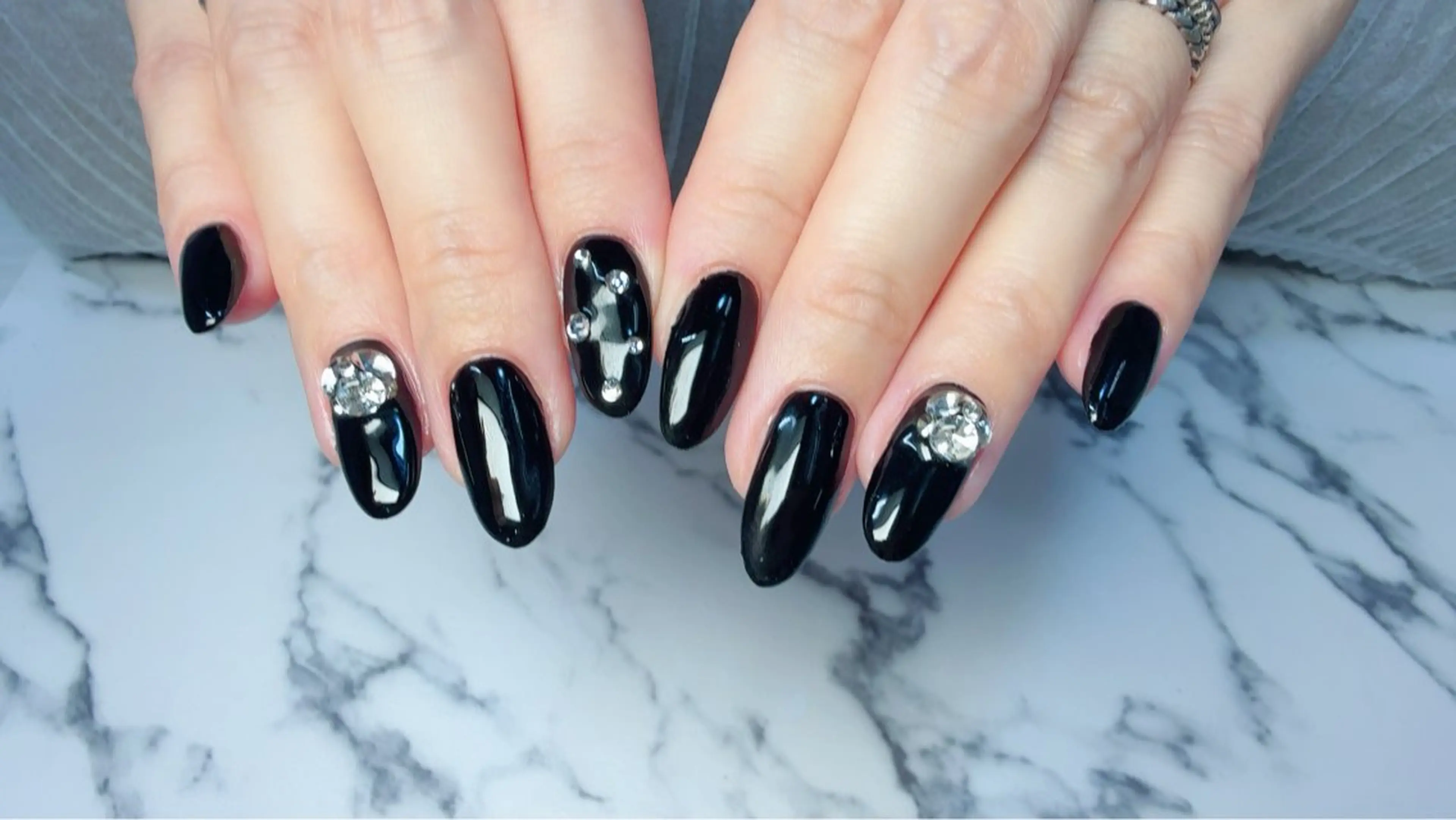 ネイル シルバー nail salon ily 武蔵新城のネイルデザイン