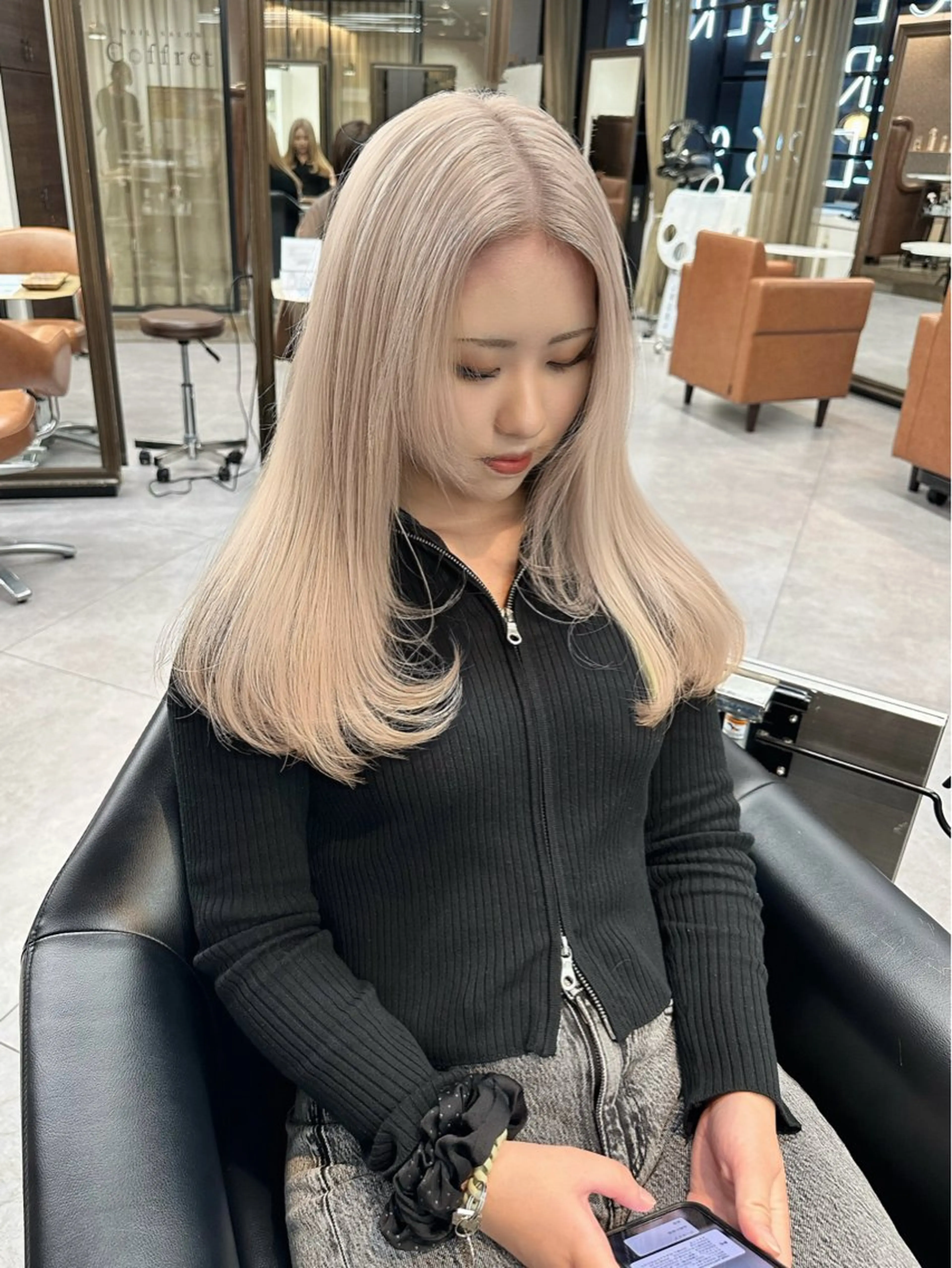 ロング カラー ウルフとハイトーン みっちー✂️のヘアスタイル